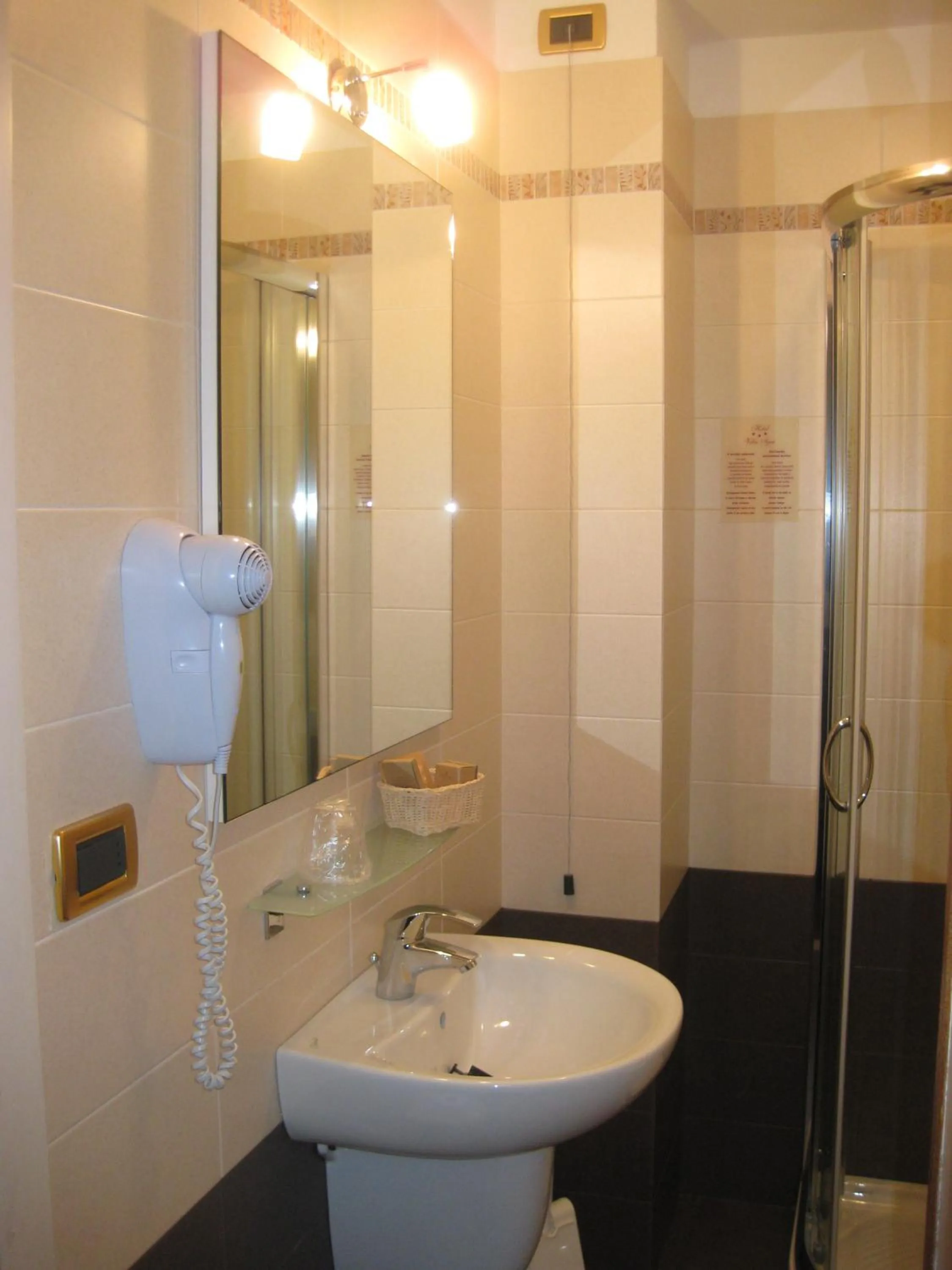 Shower in Hotel Villa Igea