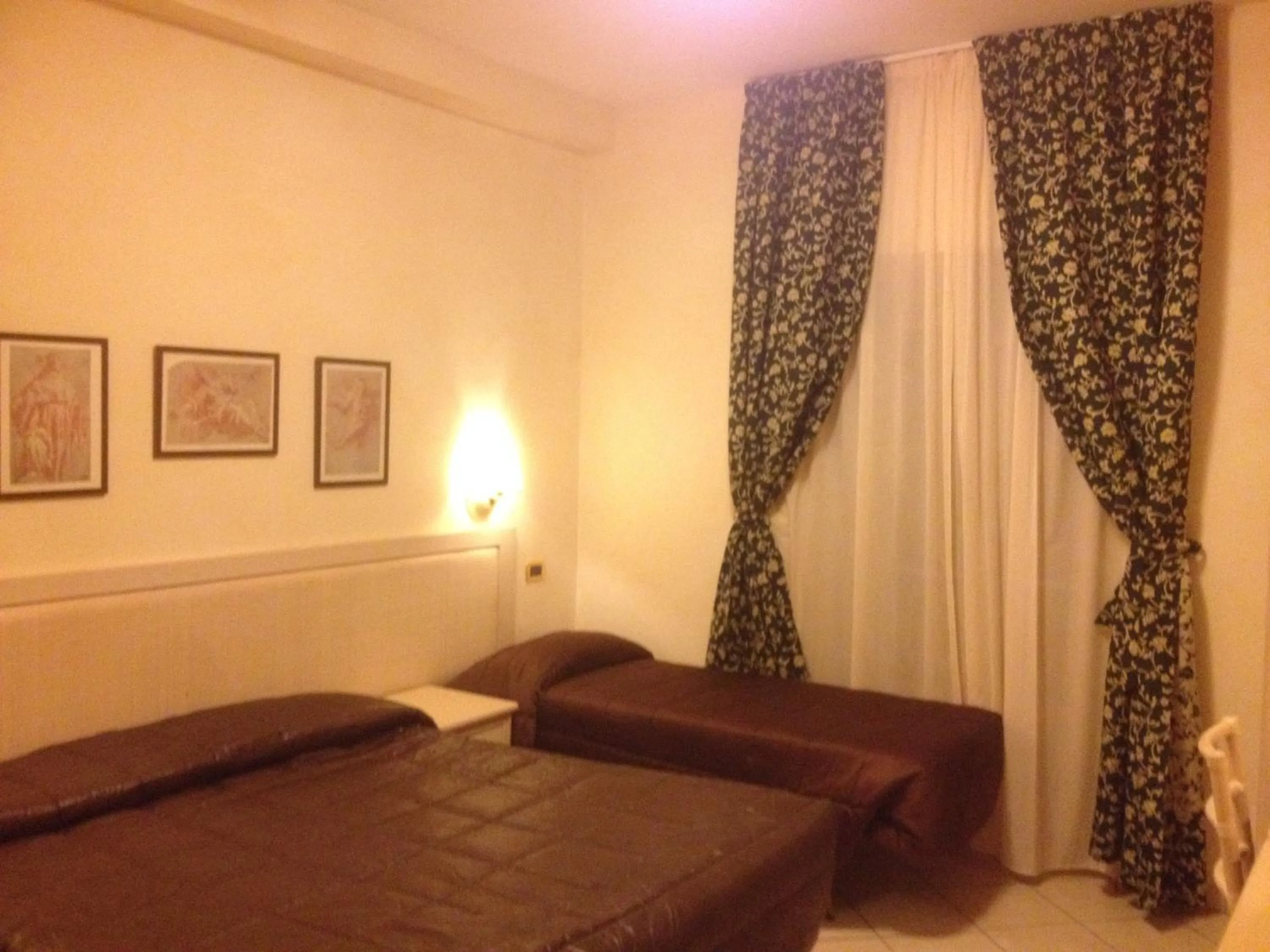 Photo of the whole room, Bed in Hotel Villa Igea