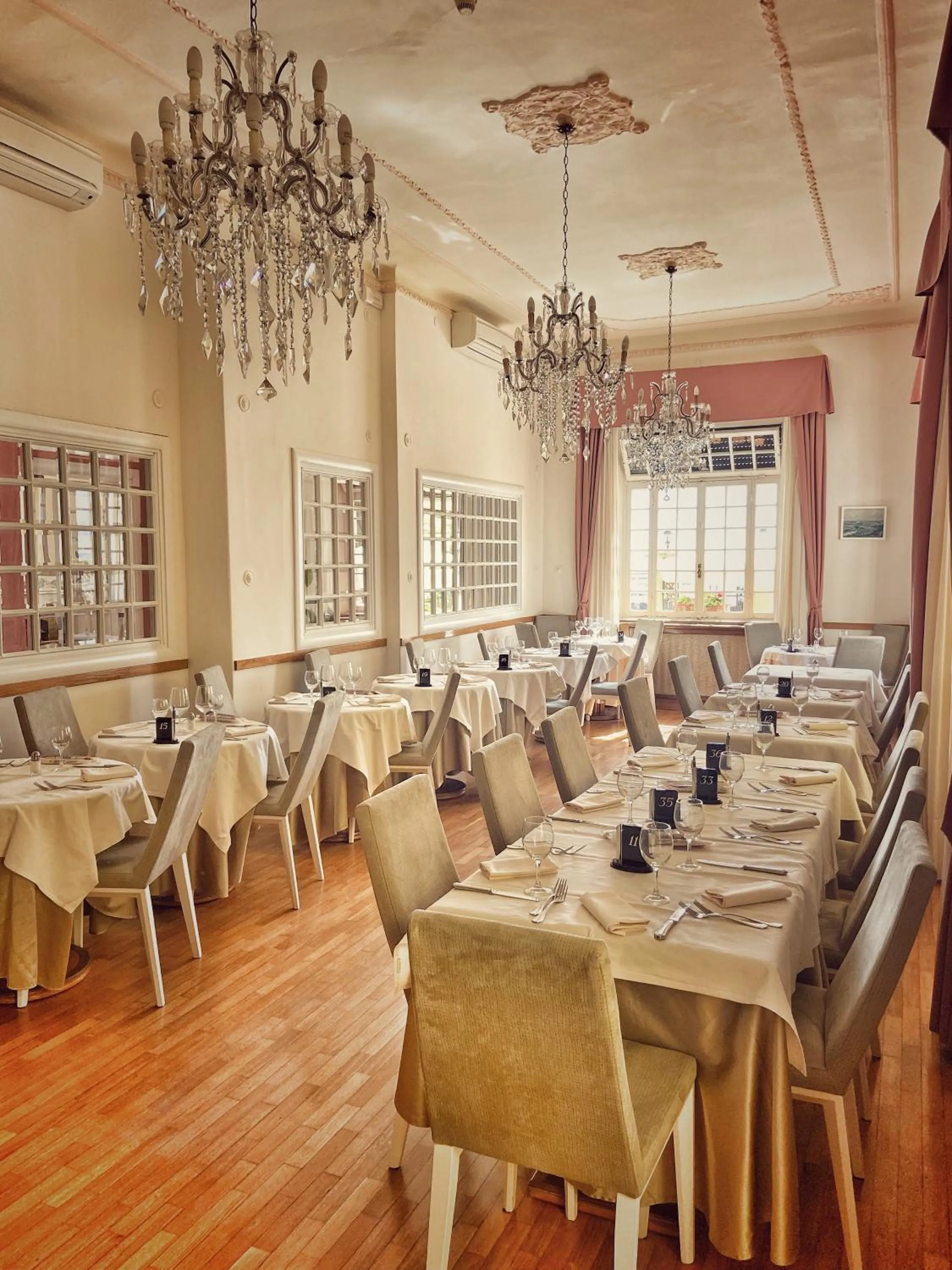 Restaurant/places to eat in Hotel Villa Igea