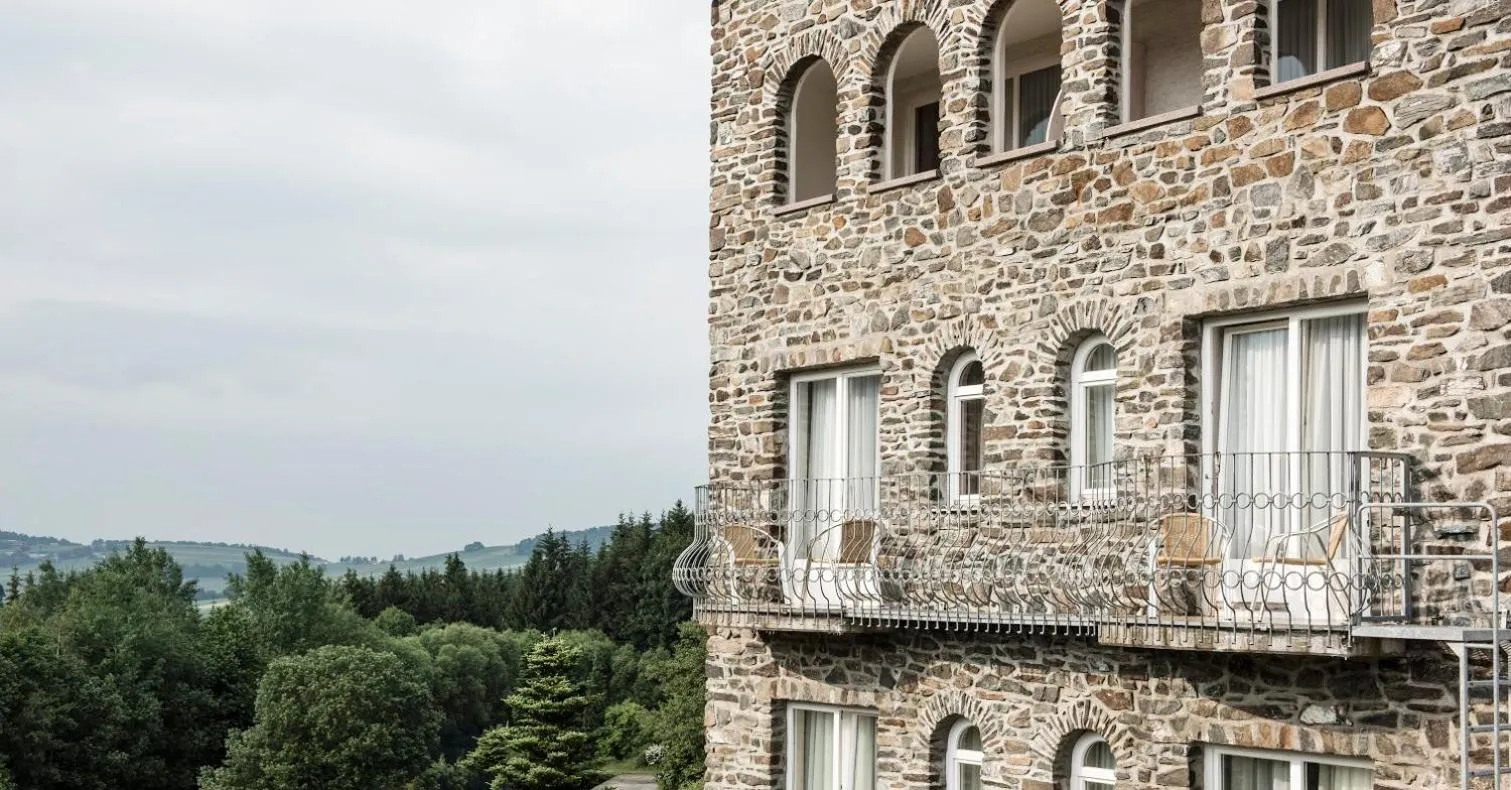 Facade/entrance in Donna Burghotel am hohen Bogen