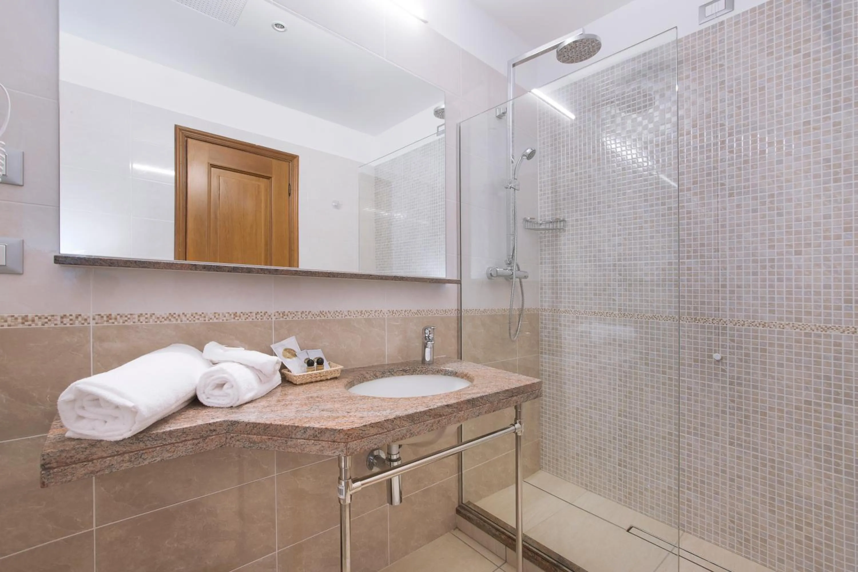 Shower in Diano Sporting Apartments