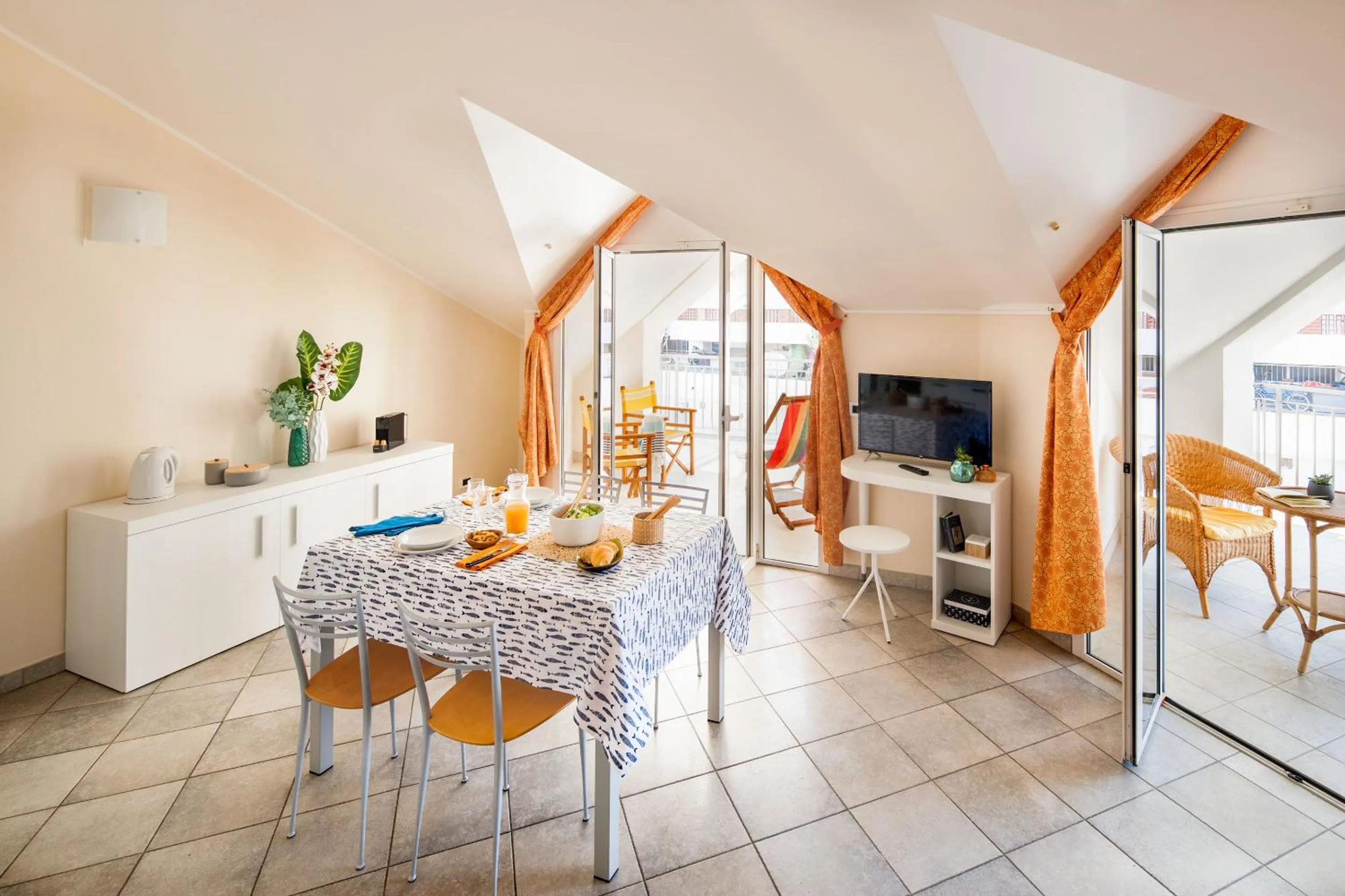 Dining area in Diano Sporting Apartments