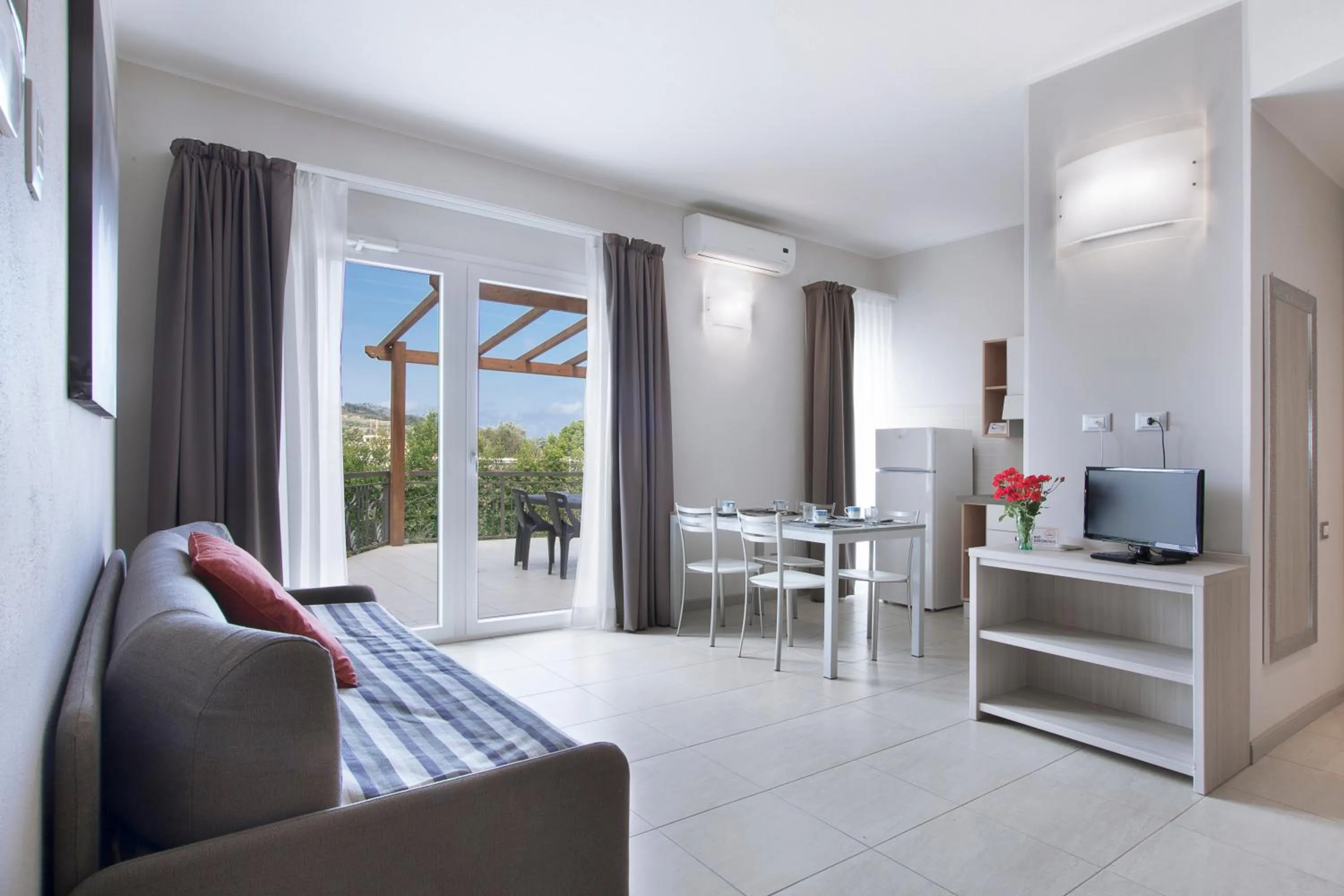 Dining area in Diano Sporting Apartments