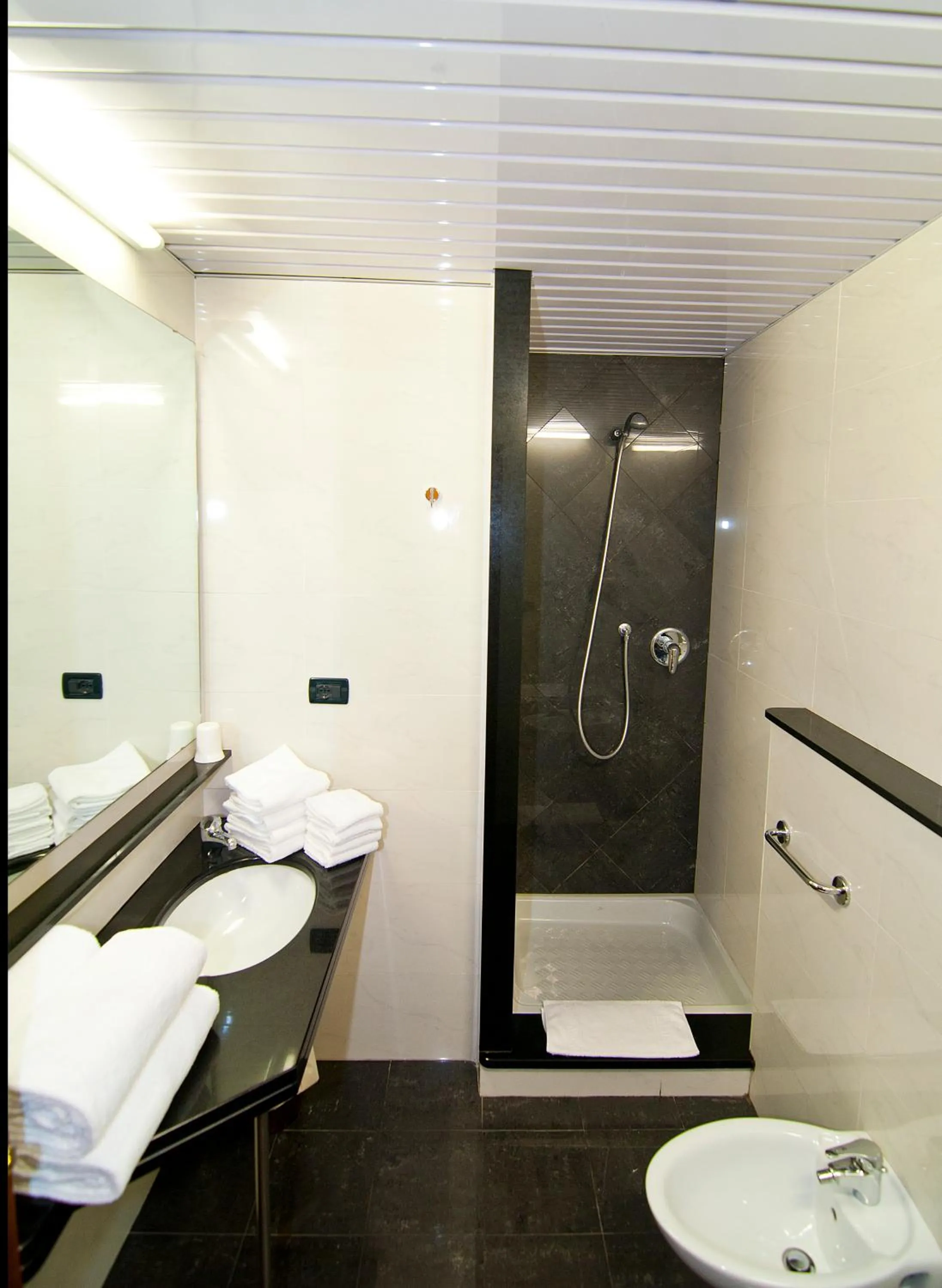 Bathroom in Diano Sporting Apartments
