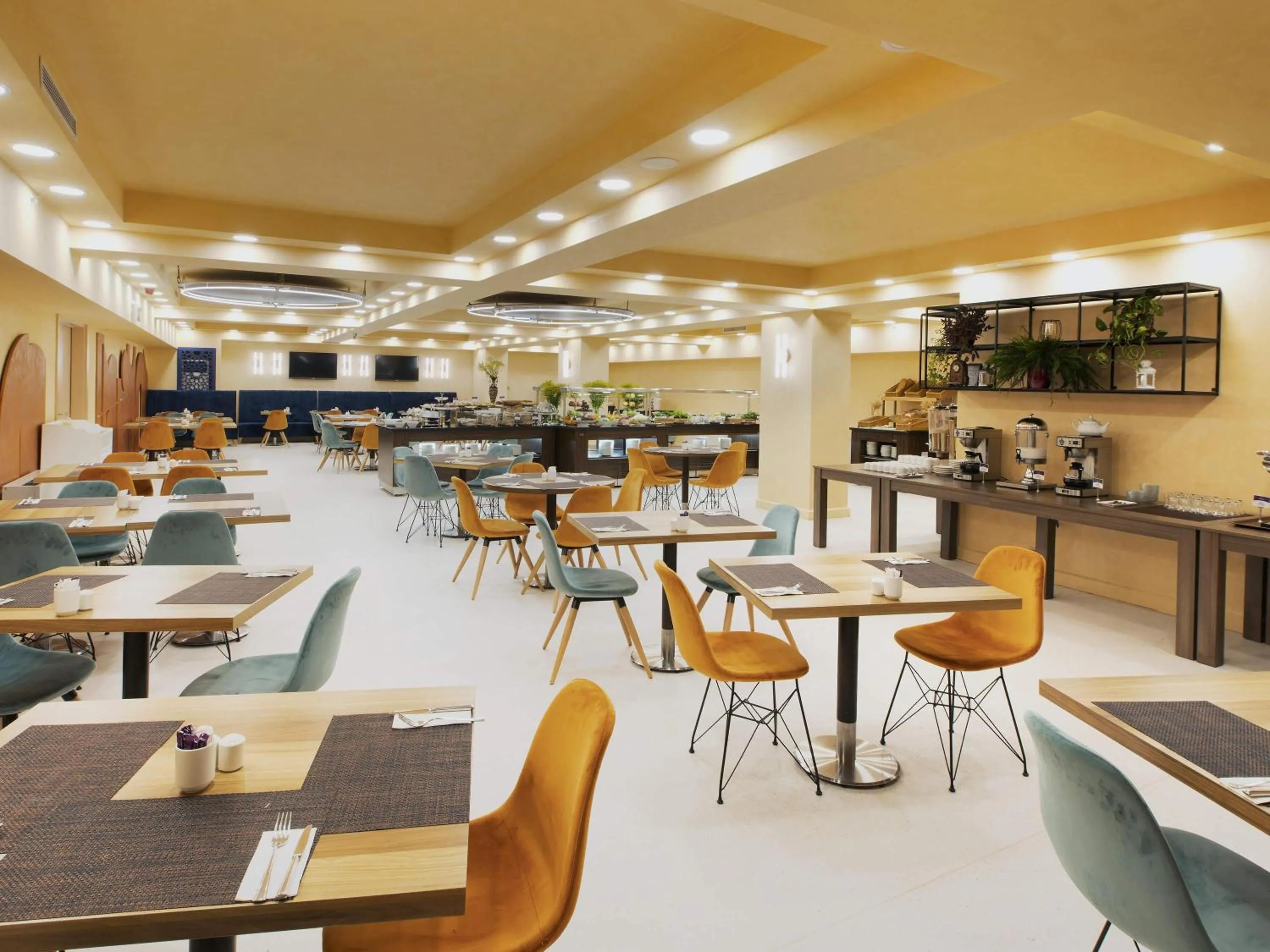 Restaurant/places to eat in Mercure Istanbul Bakirkoy