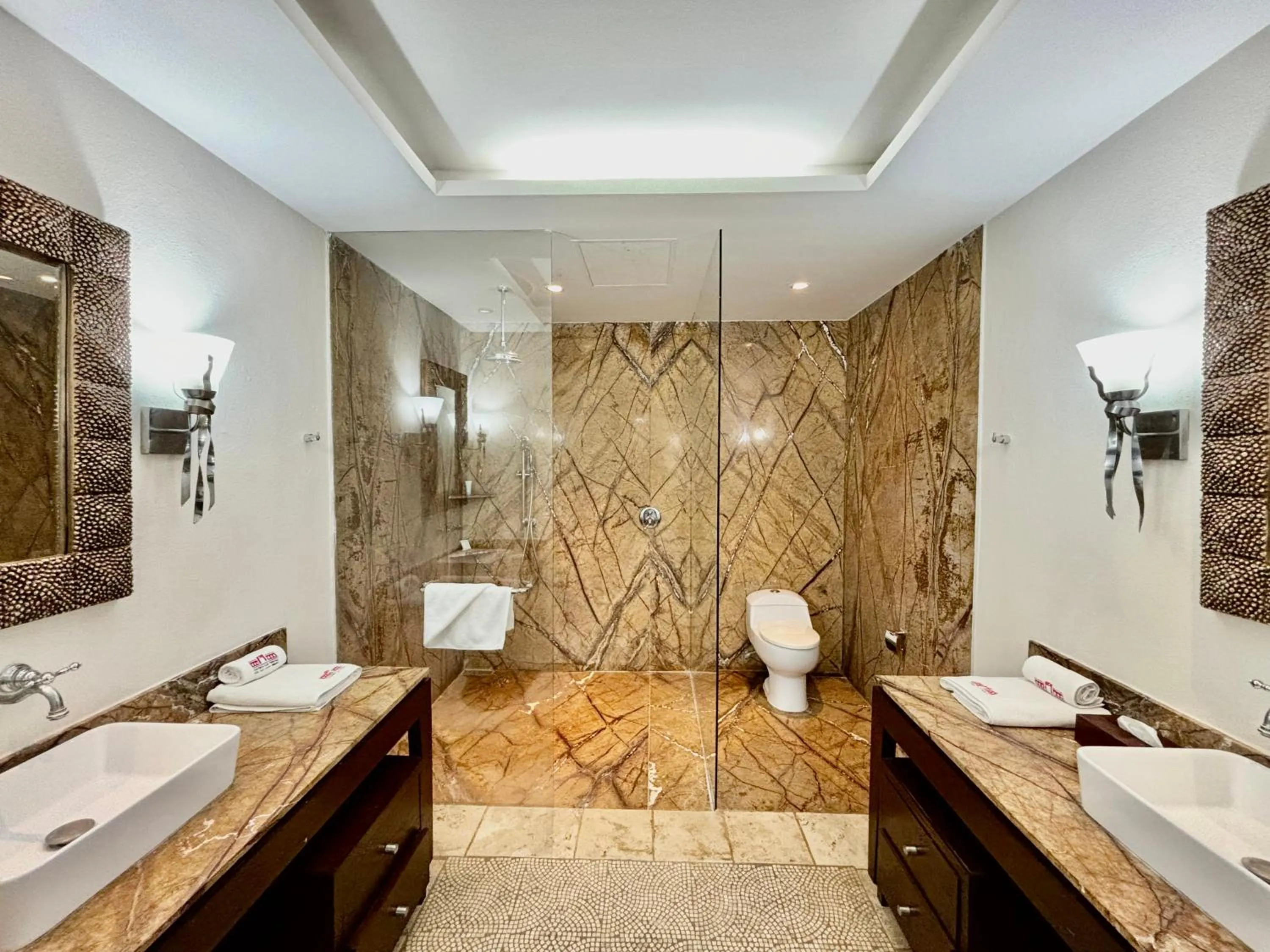 Shower in Hotel Hacienda San Pancho