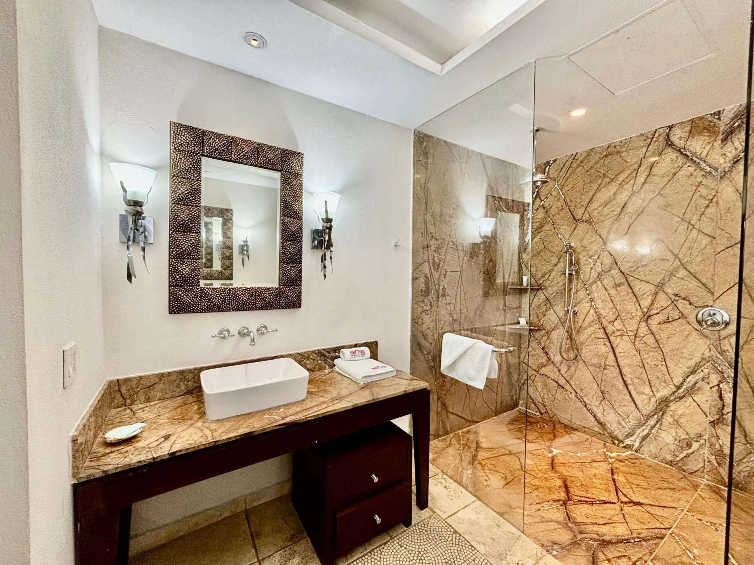 Shower in Hotel Hacienda San Pancho