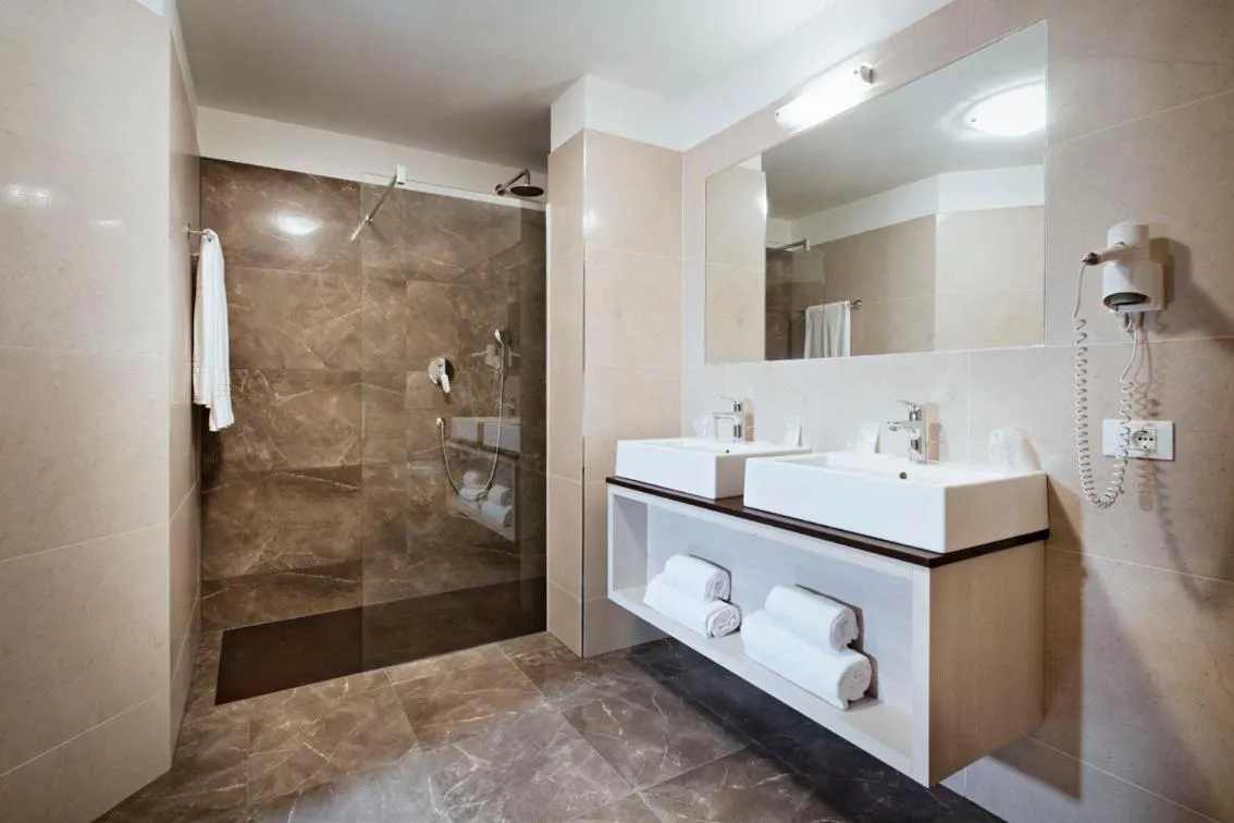 Bathroom in Parc Hotel Miramonti