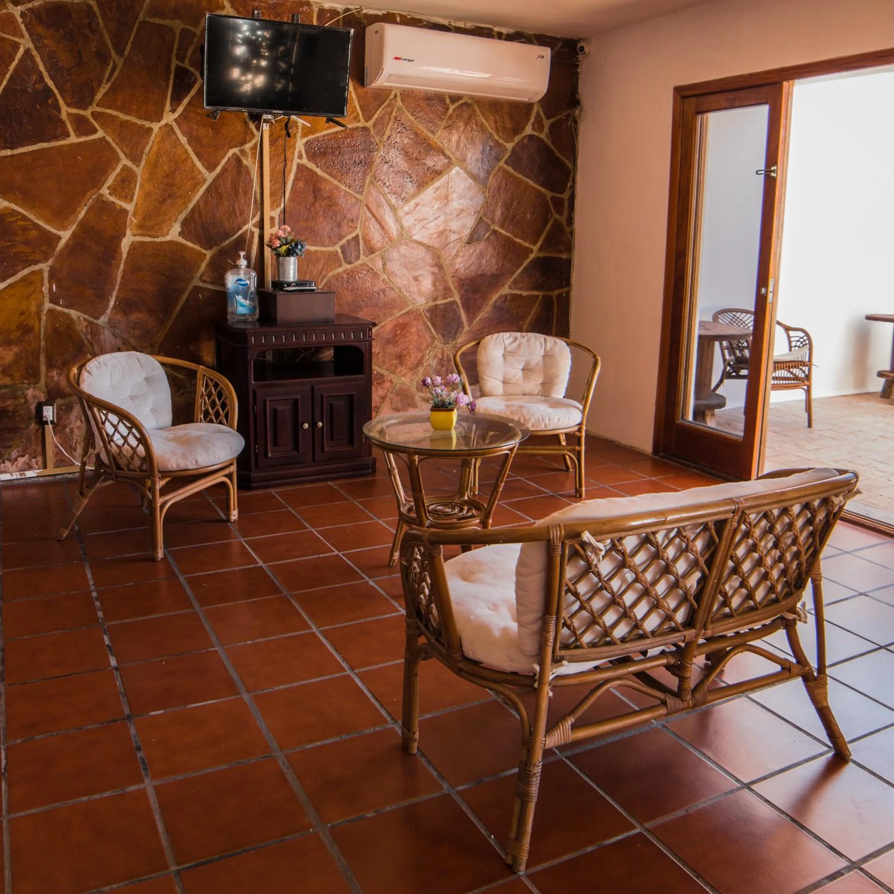 Living room in Hill House Mazatlan - Bed & Breakfast