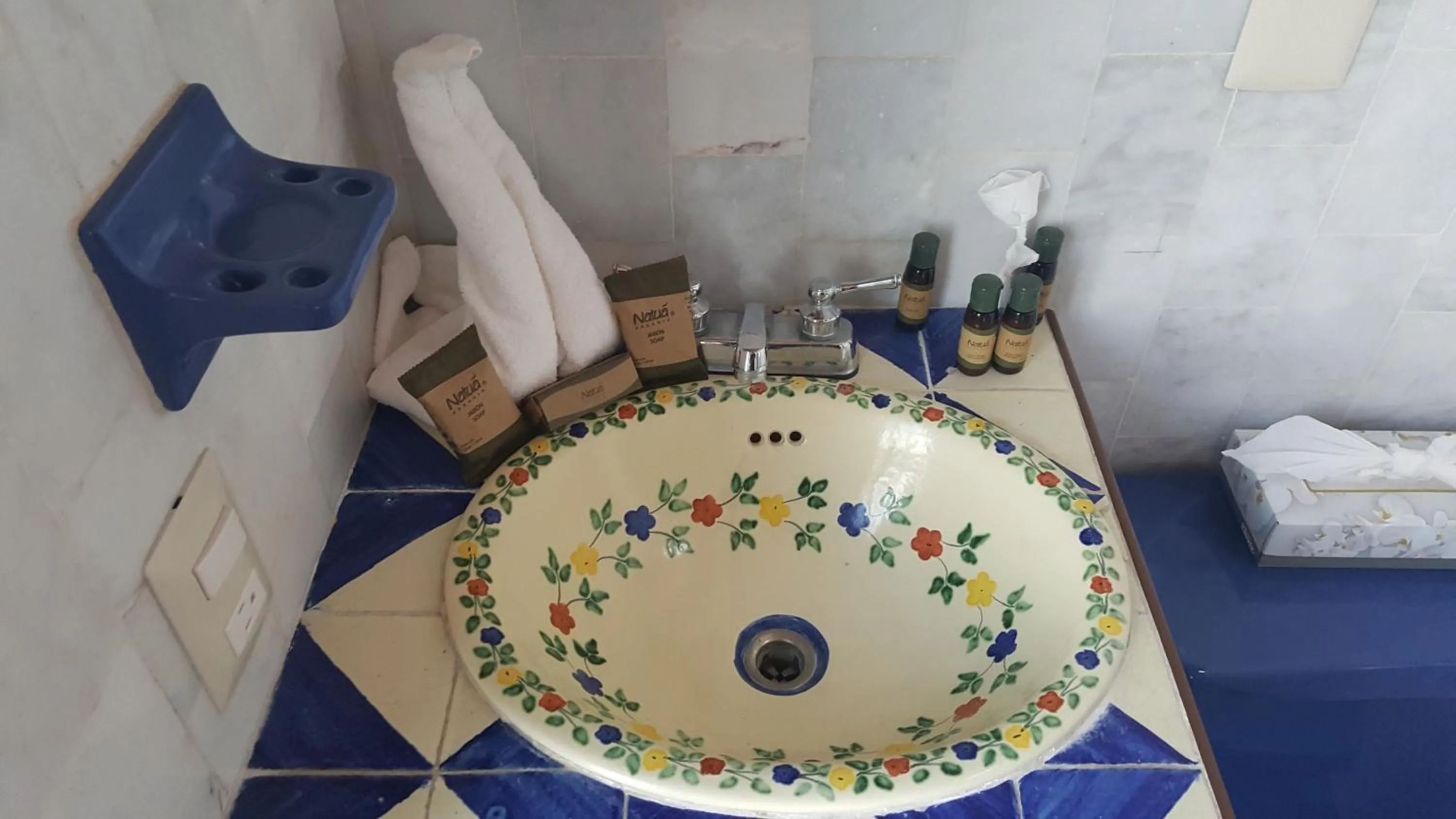 Bathroom in Hill House Mazatlan - Bed & Breakfast