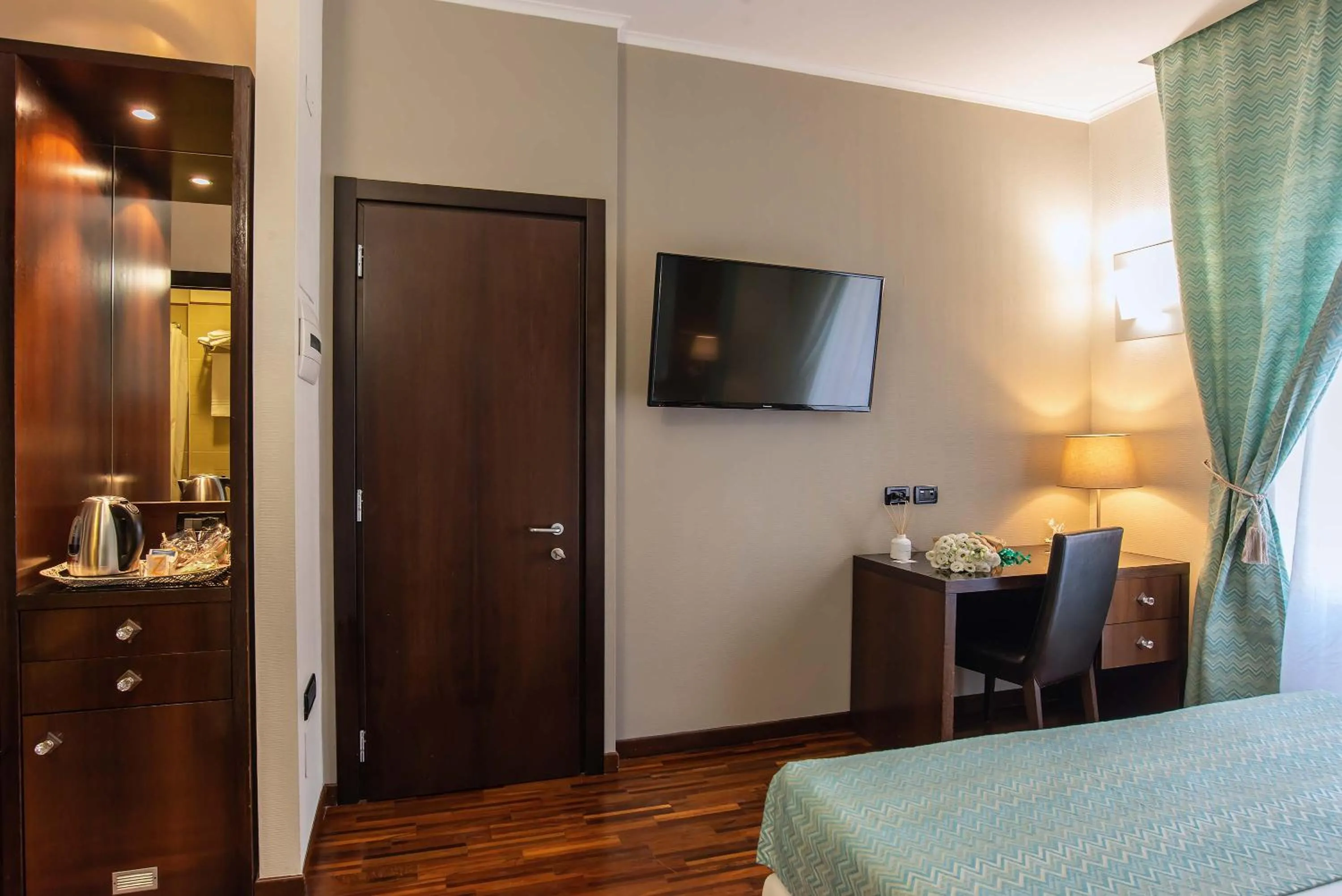 Bedroom, Bed in Merulana Inn Guest House