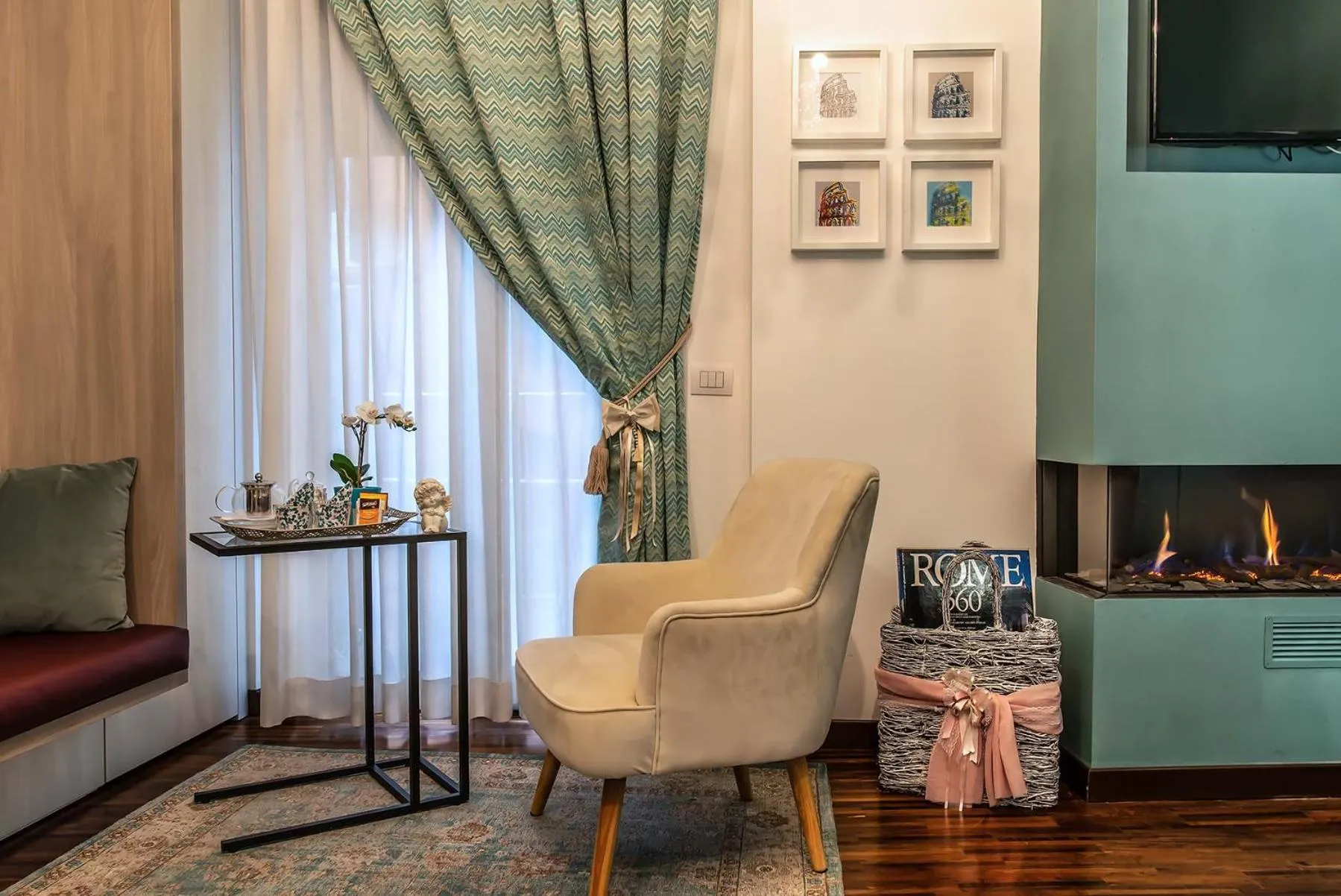 Communal lounge/ TV room in Merulana Inn Guest House