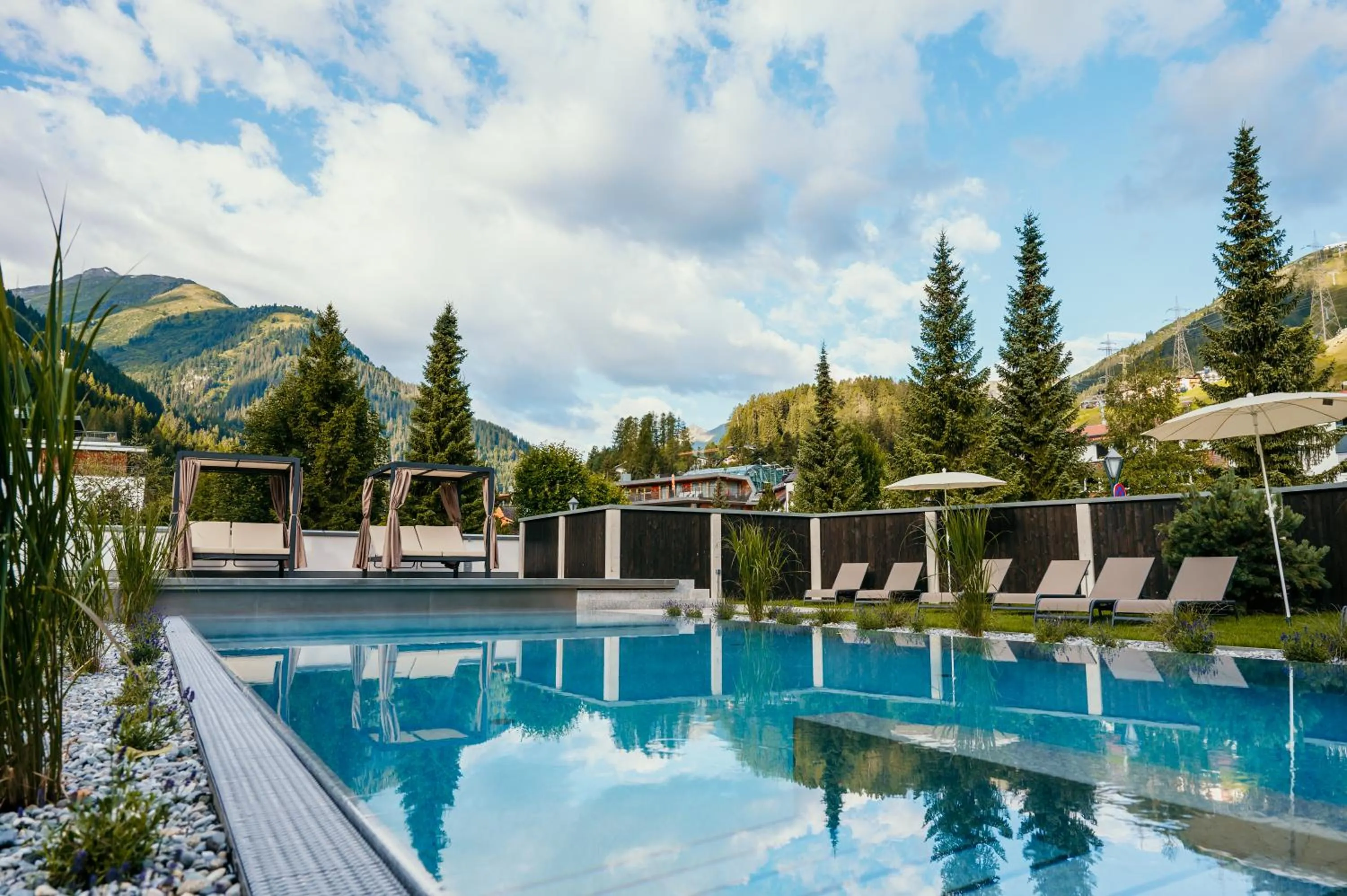 Swimming pool in Hotel Post