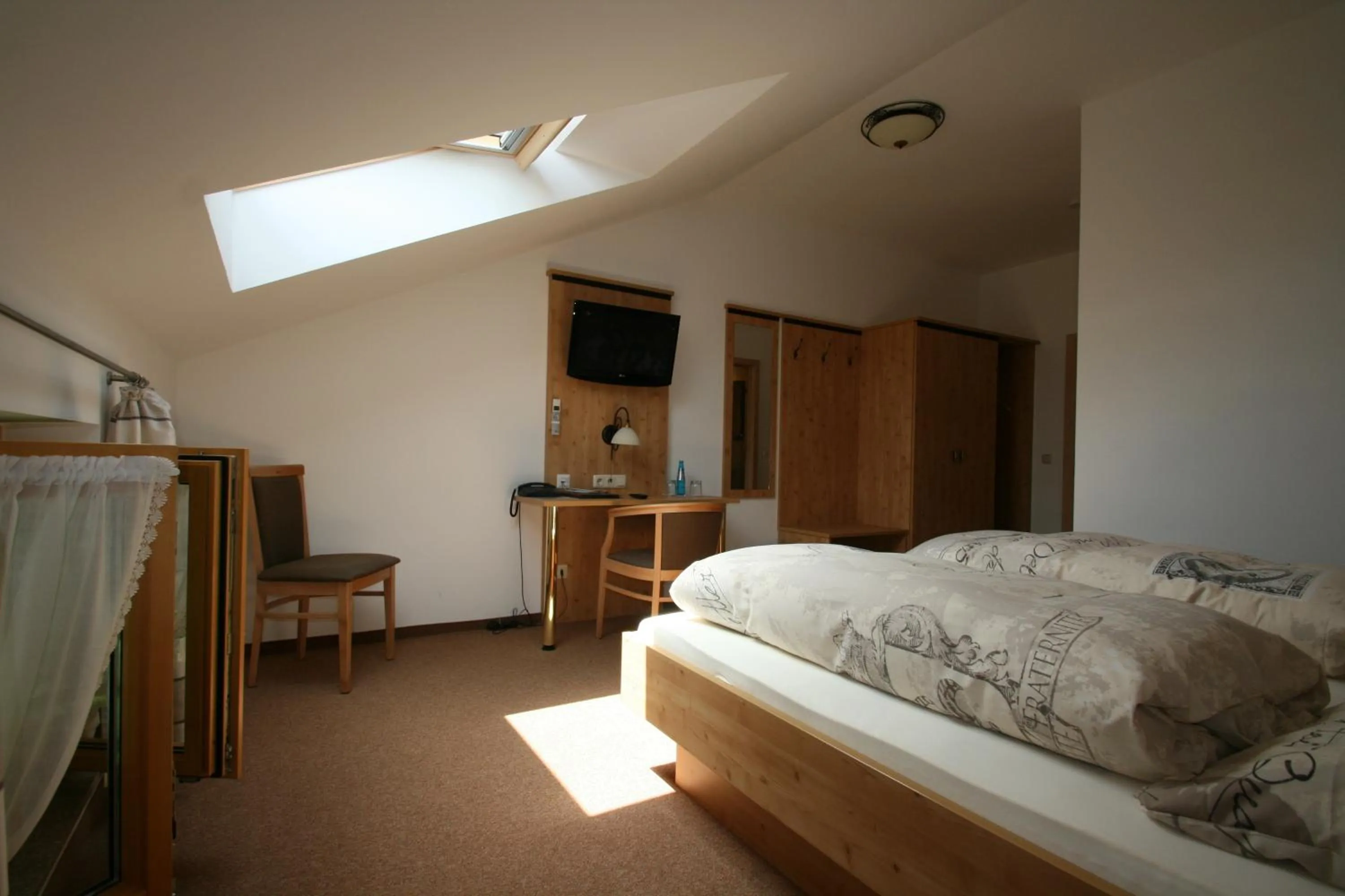 TV and multimedia, Bed in Hotel-Cafe Hanfstingl