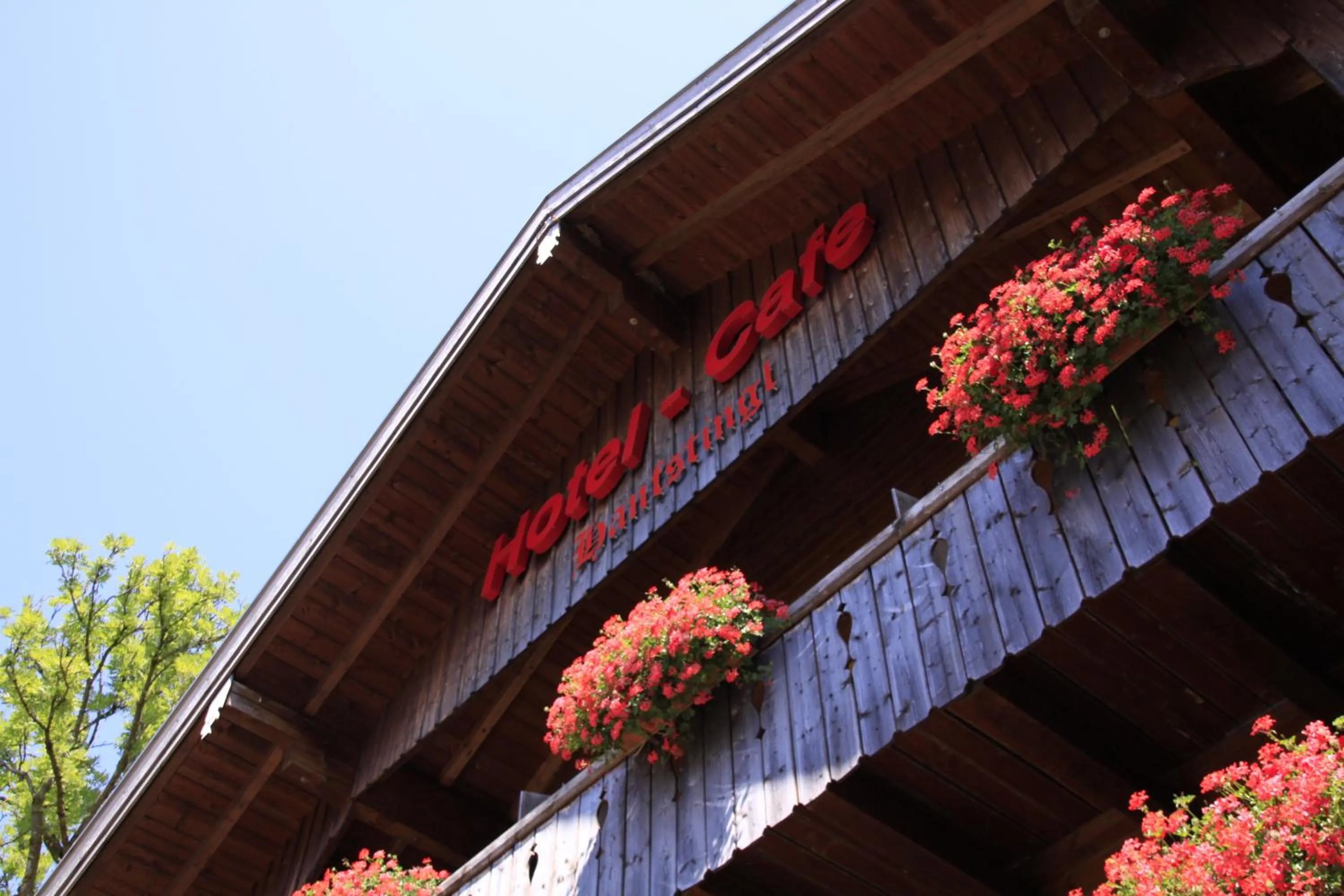 Property building in Hotel-Cafe Hanfstingl