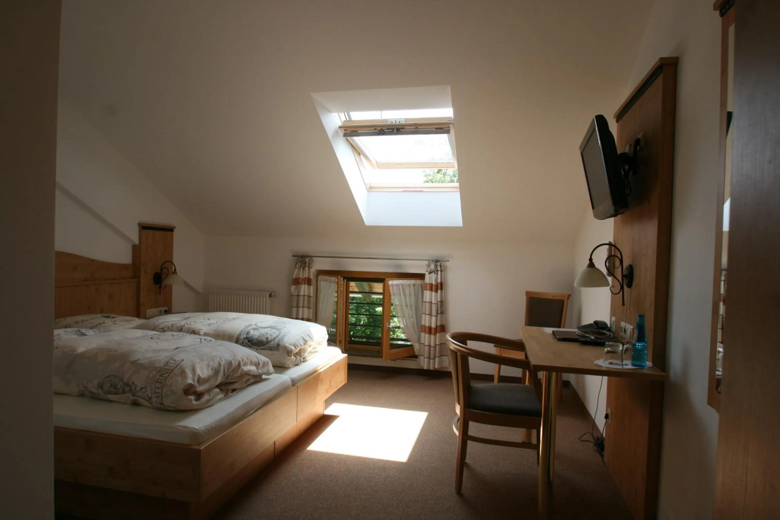 Bed in Hotel-Cafe Hanfstingl