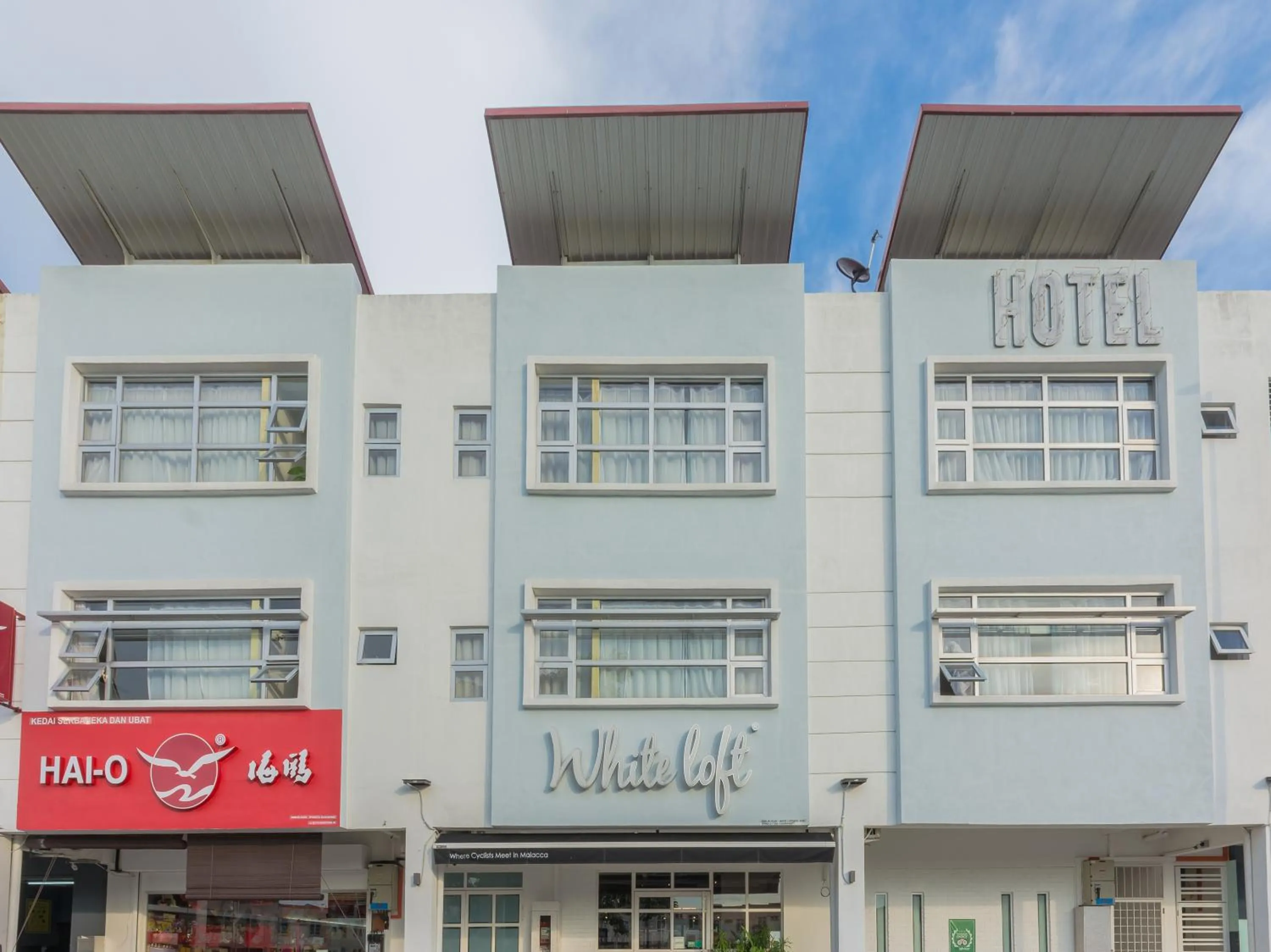 Facade/entrance in White Loft Hotel