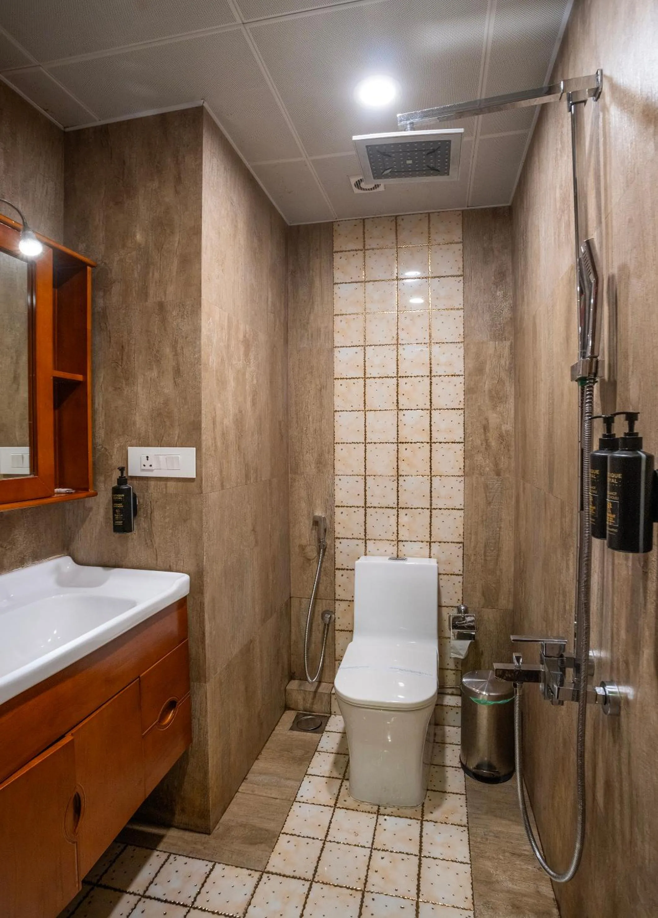 Shower in Parakkat Nature Resort