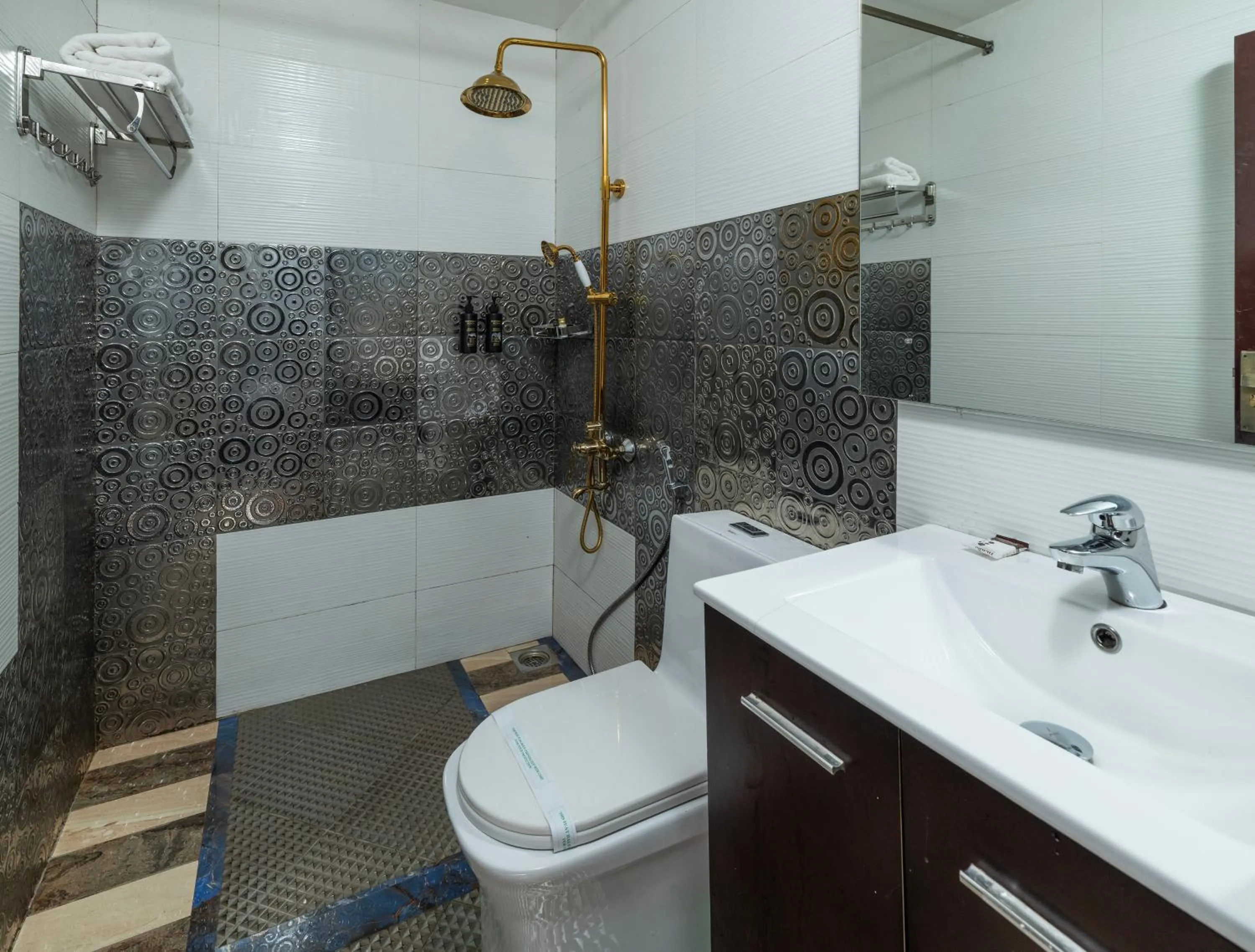 Shower in Parakkat Nature Resort