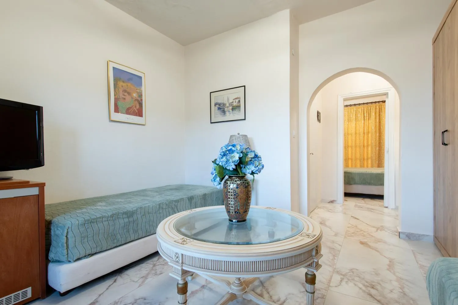 Living room, Bed in Assa Maris Beach Hotel