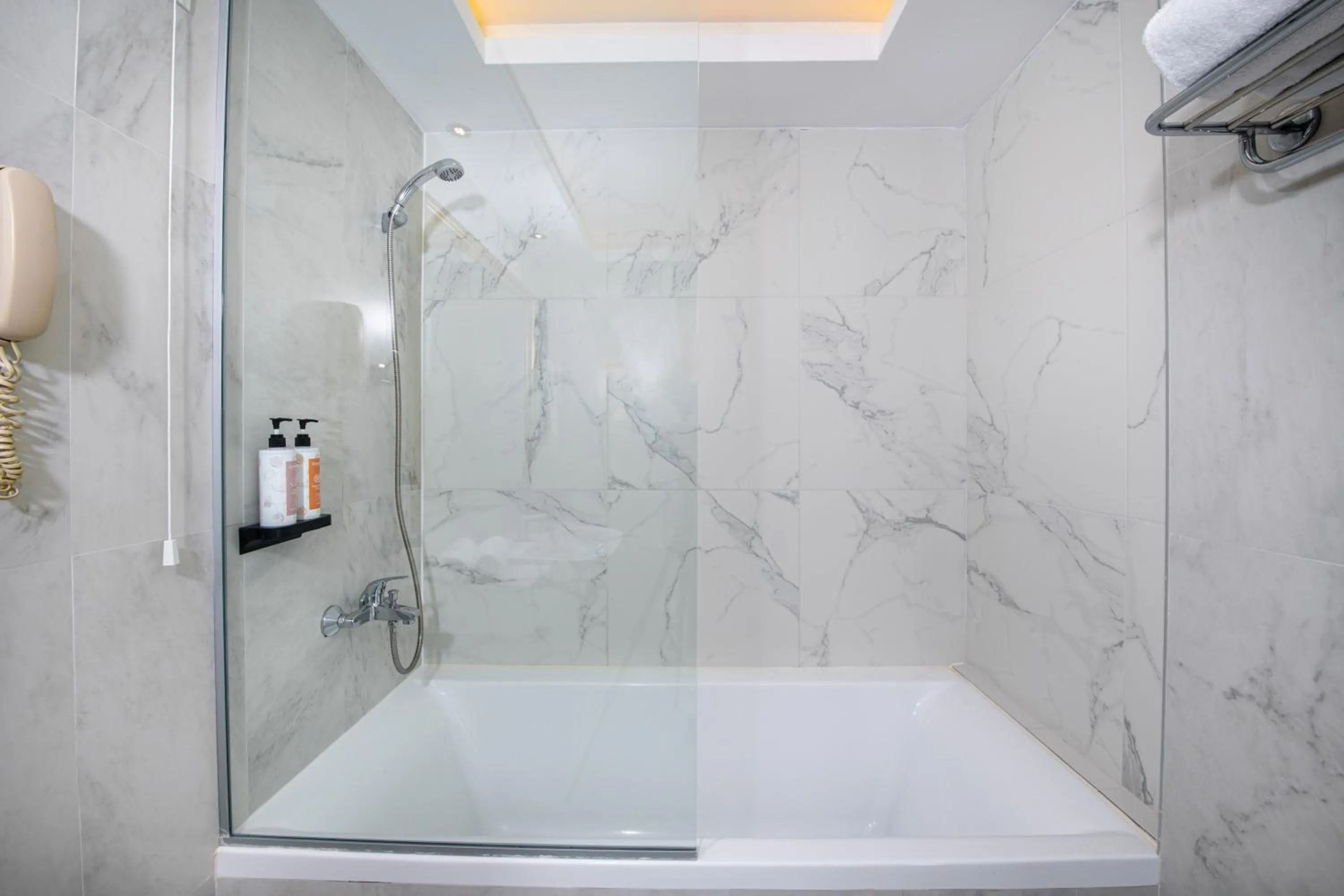 Bathroom in Delfina Tropic Beach