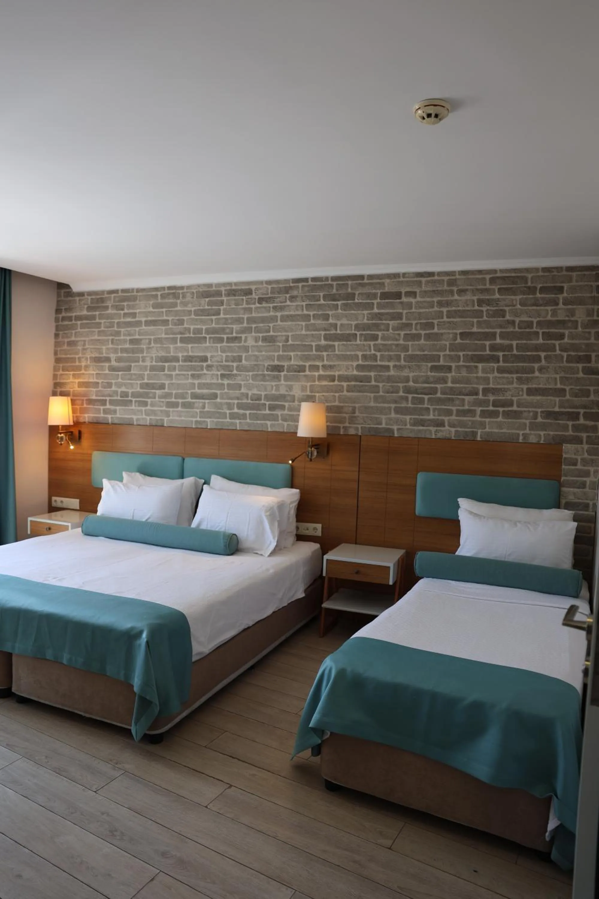 Photo of the whole room, Bed in Sardinia Otel