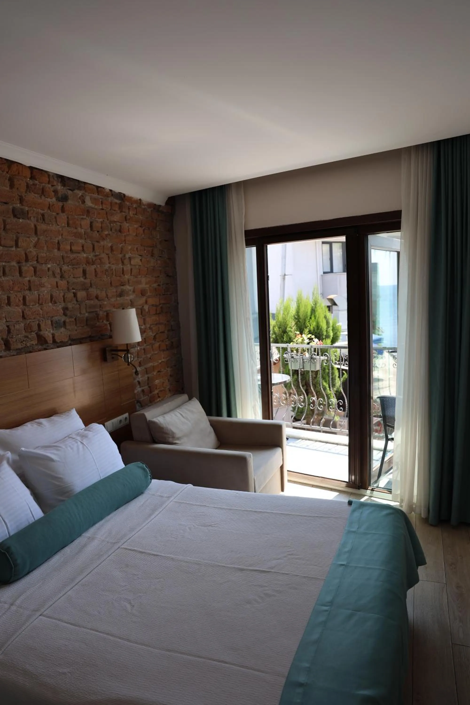 Photo of the whole room, Bed in Sardinia Otel