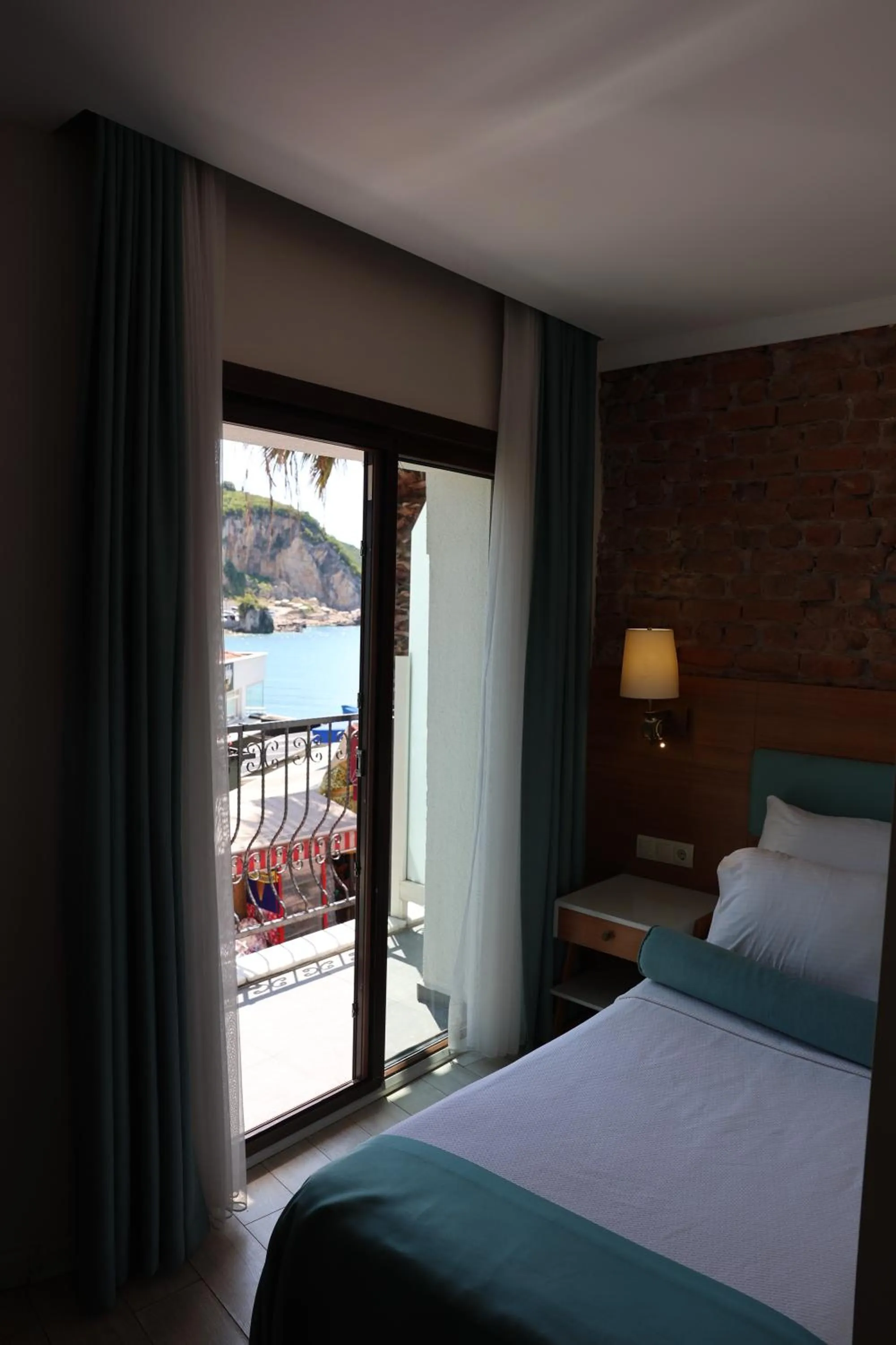 Photo of the whole room, Bed in Sardinia Otel