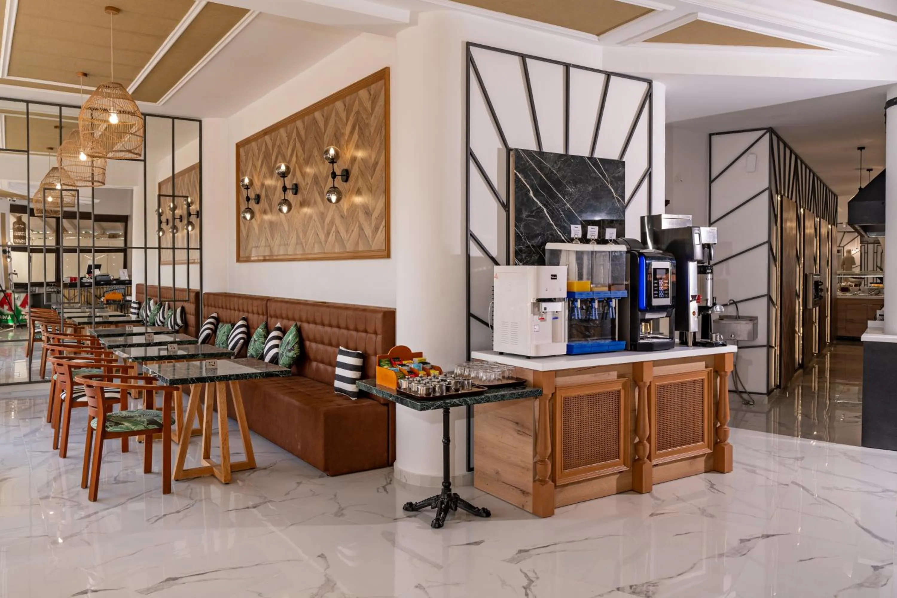 Restaurant/places to eat in Delfina Boutique Hotel