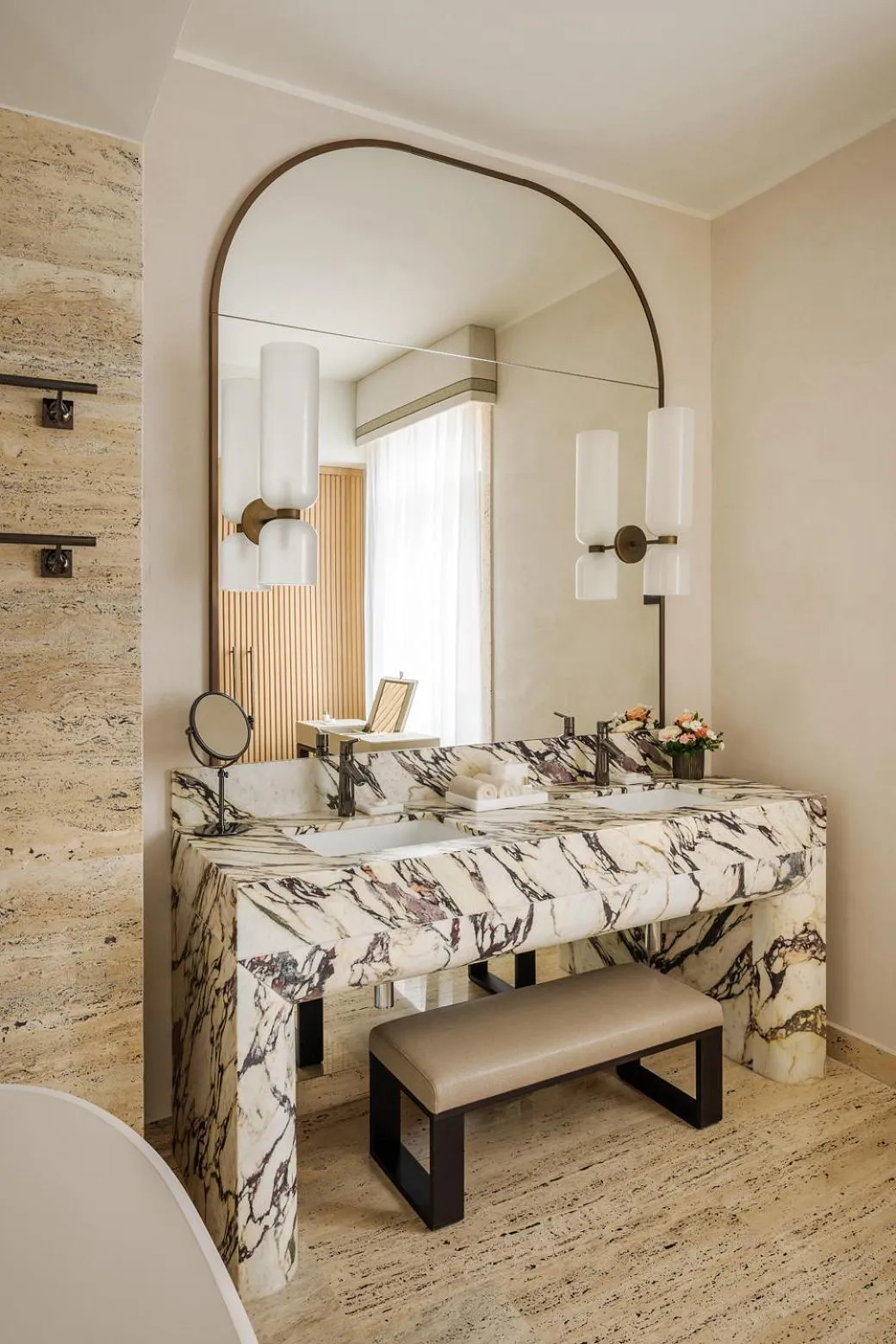 Shower, Bed in Park Hyatt Milano