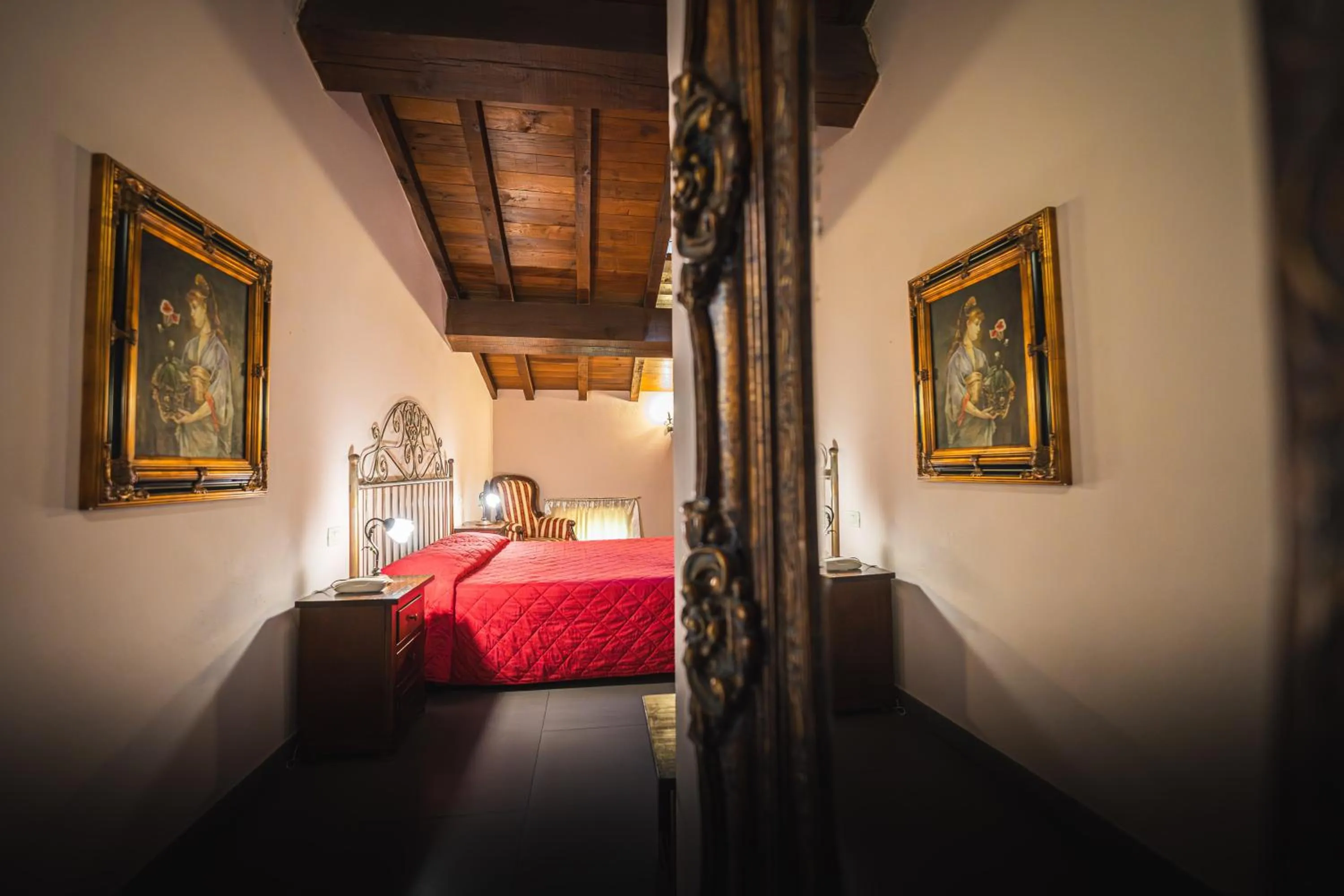 Bed in Hotel La Tavola Rotonda