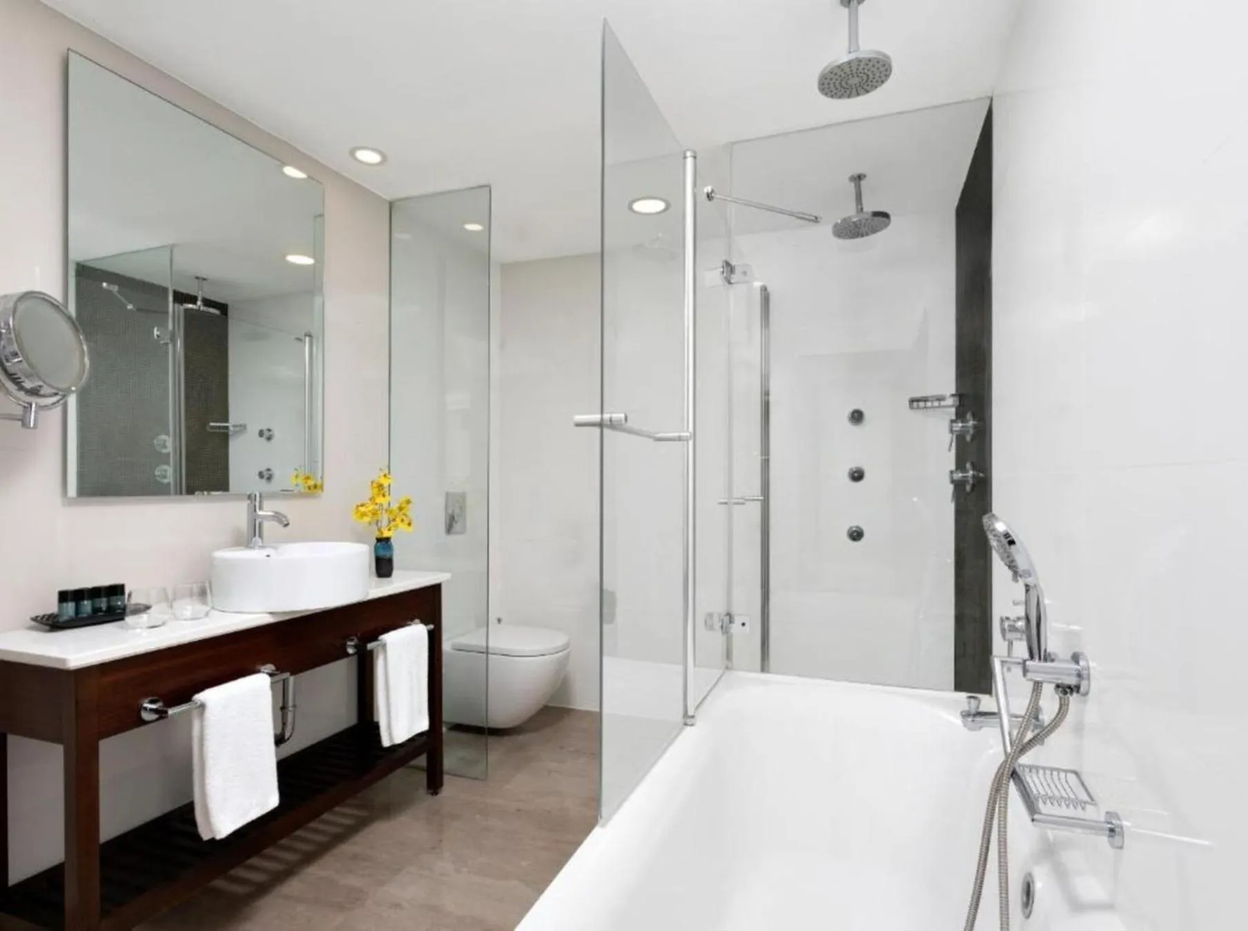 Photo of the whole room in Crowne Plaza Tel Aviv Beach by IHG