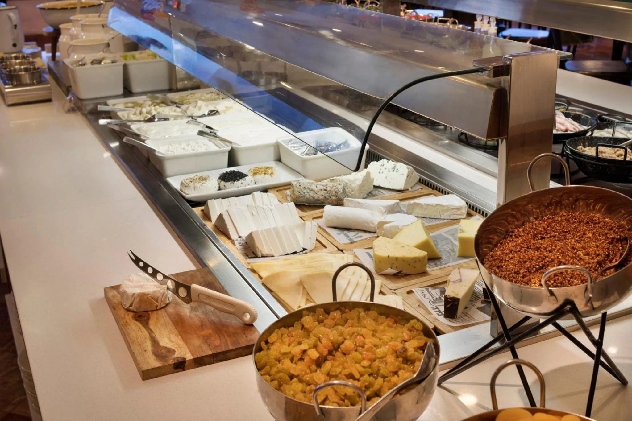 Restaurant/places to eat in Crowne Plaza Tel Aviv Beach by IHG