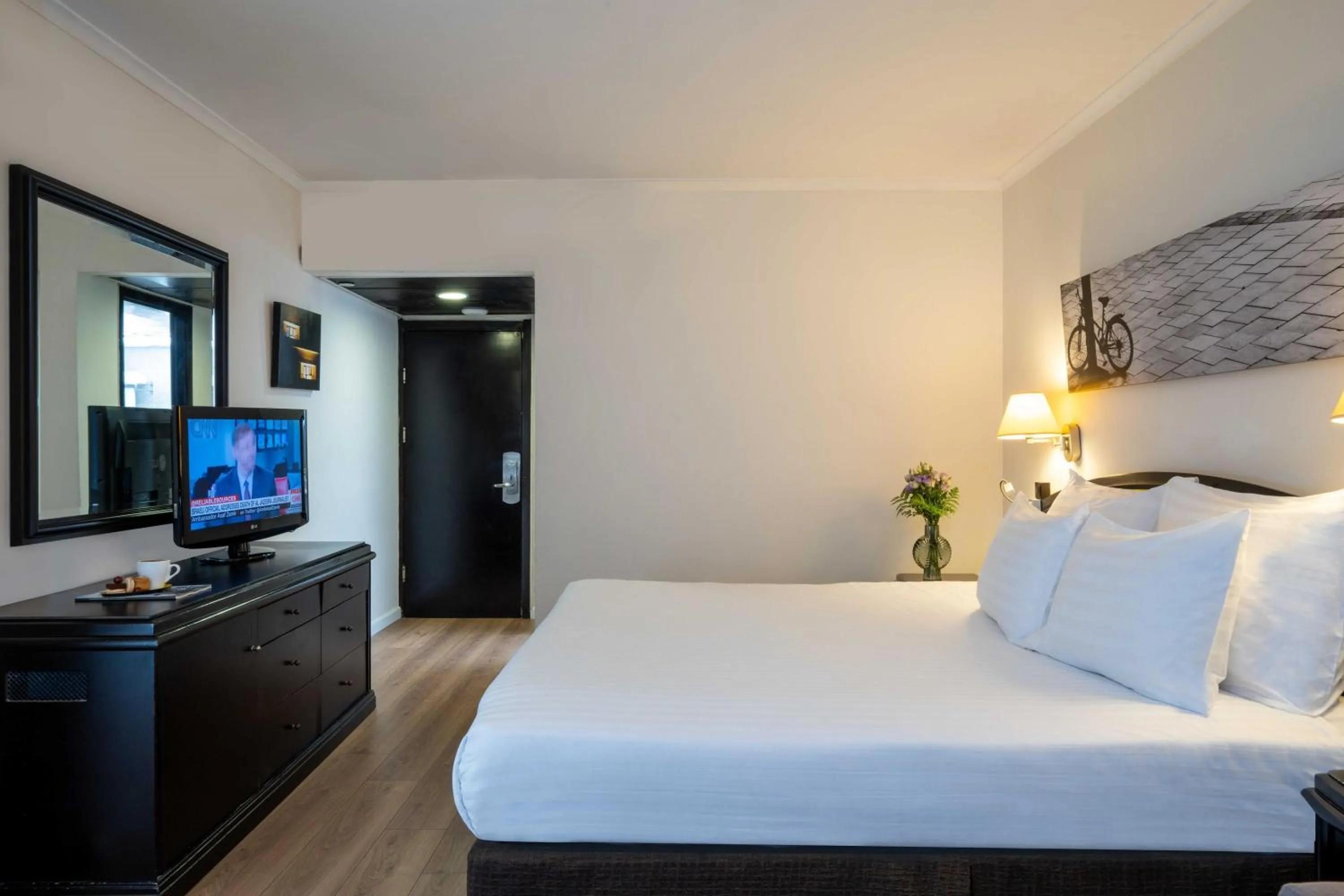 Photo of the whole room, Bed in Crowne Plaza Tel Aviv Beach by IHG