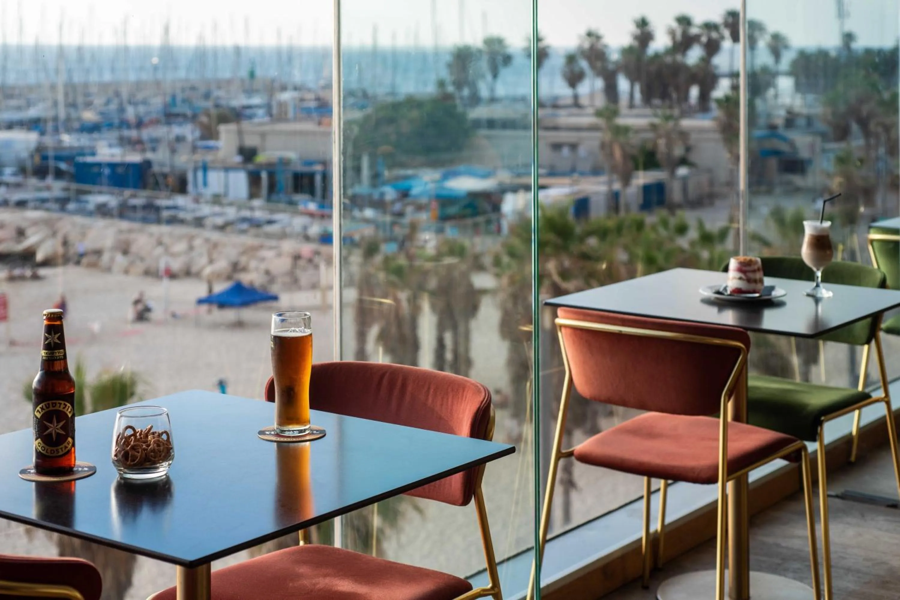 Restaurant/places to eat in Crowne Plaza Tel Aviv Beach by IHG