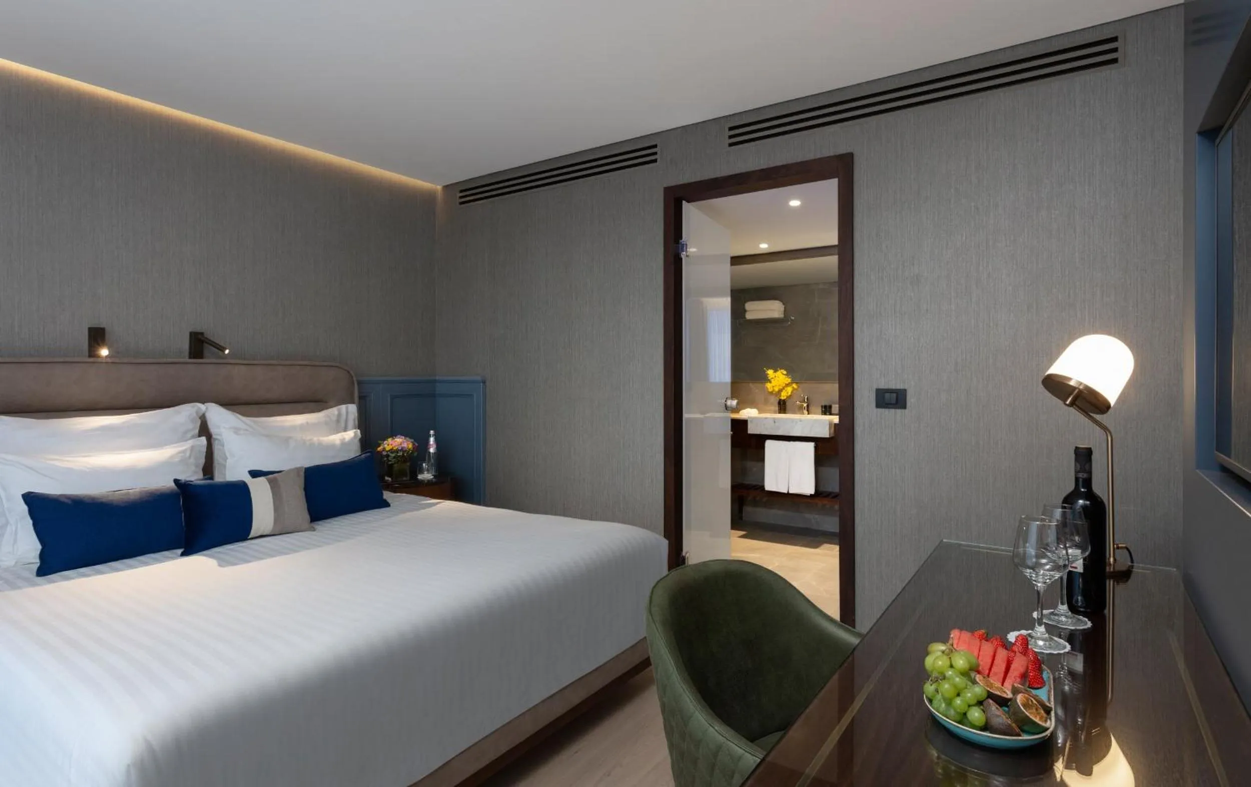 Photo of the whole room, Bed in Crowne Plaza Tel Aviv Beach by IHG