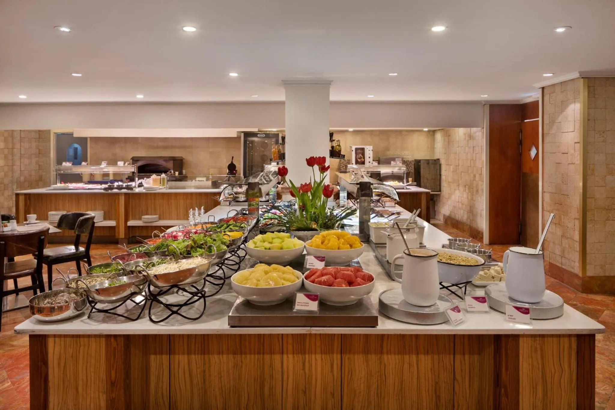 Restaurant/places to eat in Crowne Plaza Tel Aviv Beach by IHG