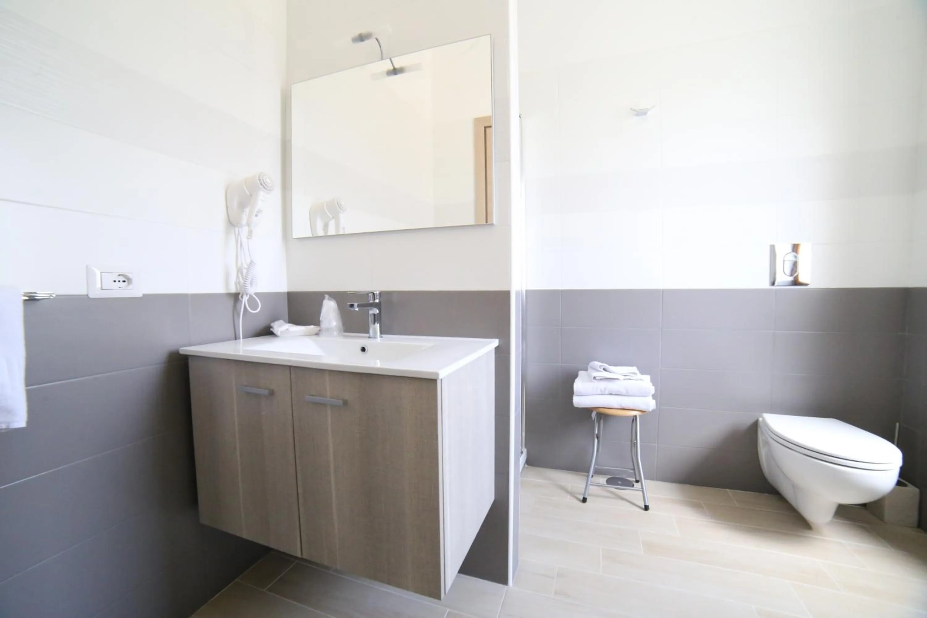 Shower in Sorrento Coast Suites B&B