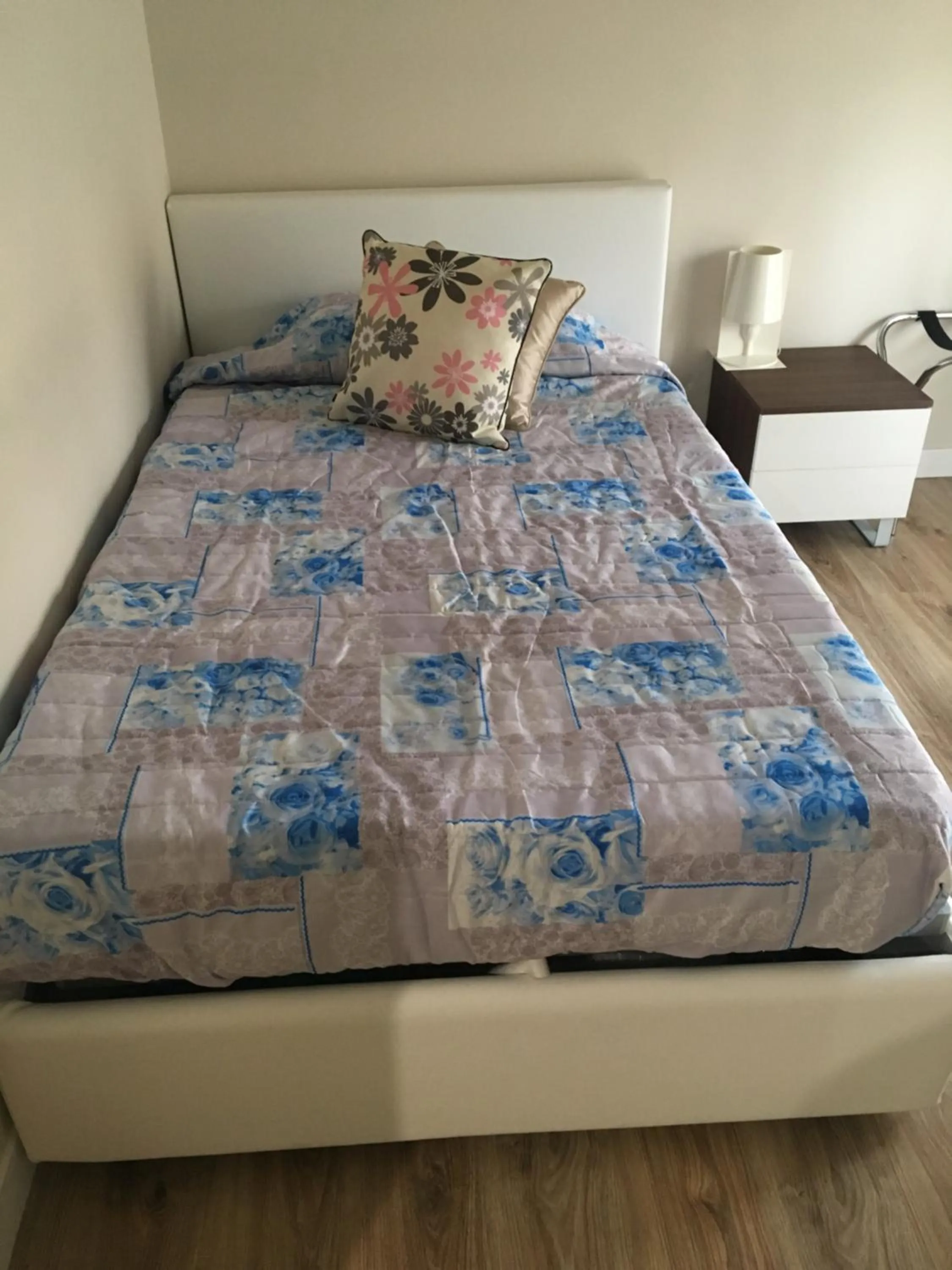 Bed in Sorrento Coast Suites B&B