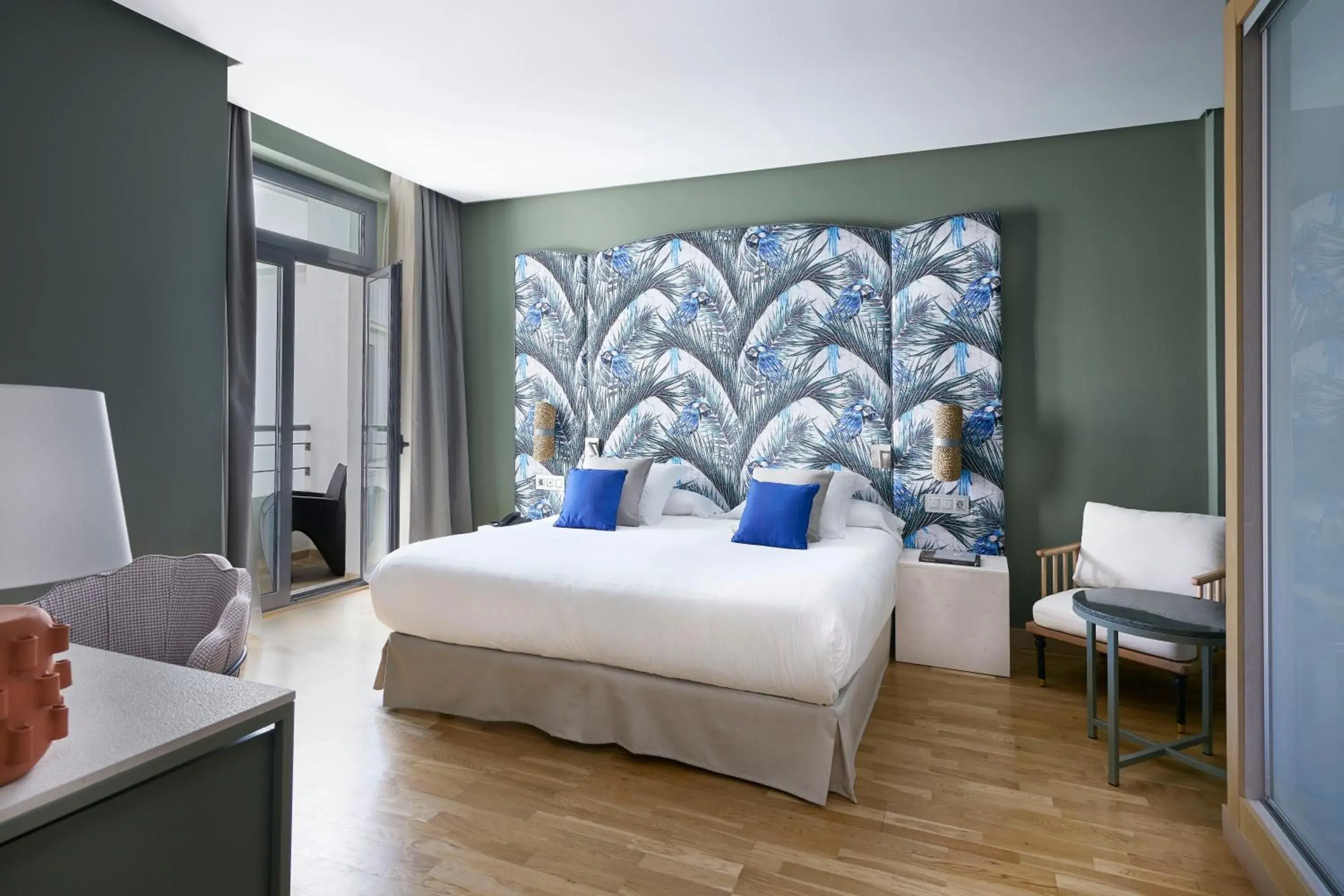 Vincci Essence Superior Double Room with Extra Bed in Vincci Selección Posada del Patio Vincci Essence Superior Double Room with Extra Bed in Vincci Selección Posada del Patio