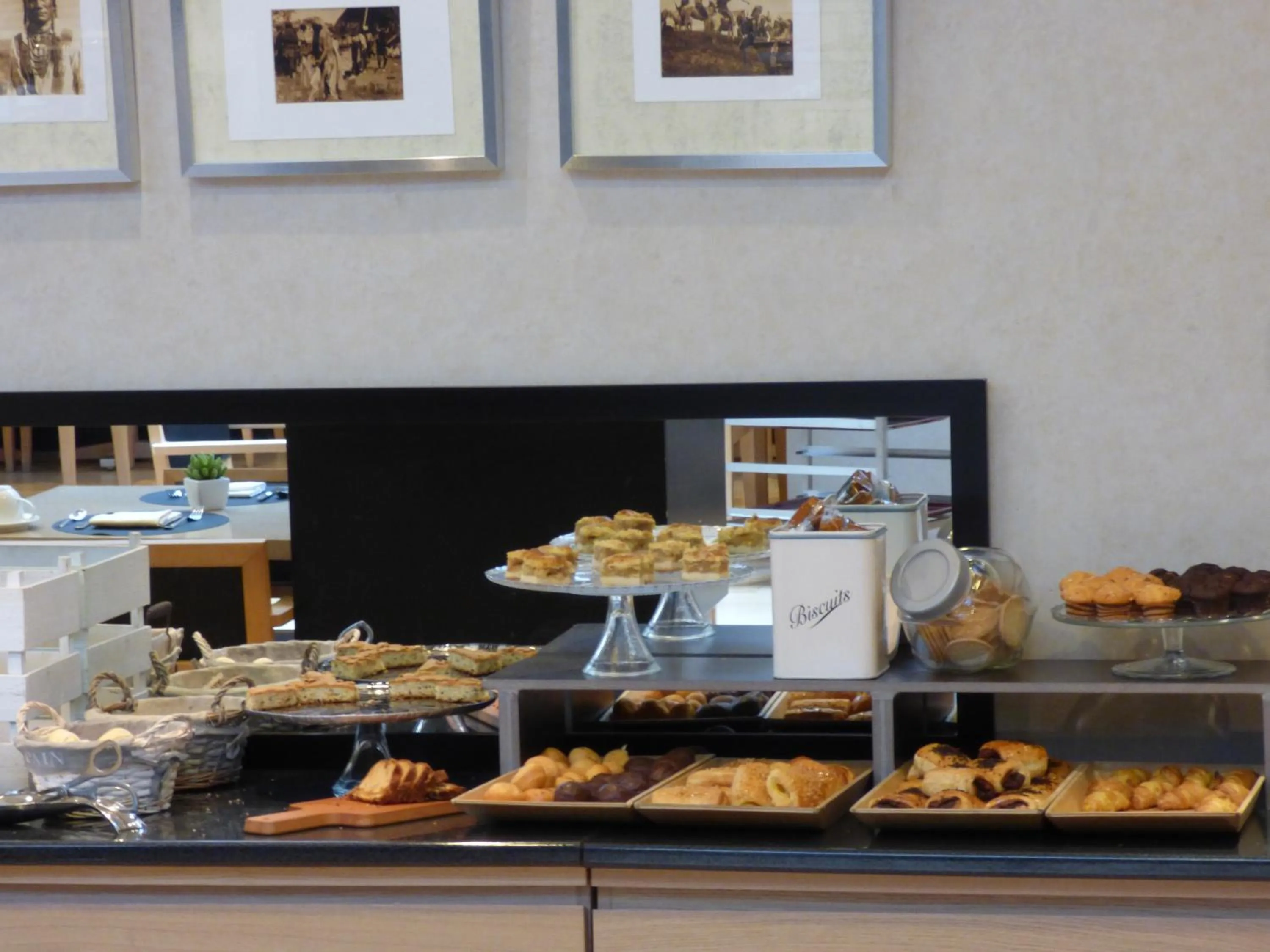 Buffet breakfast in Vincci Selección Posada del Patio