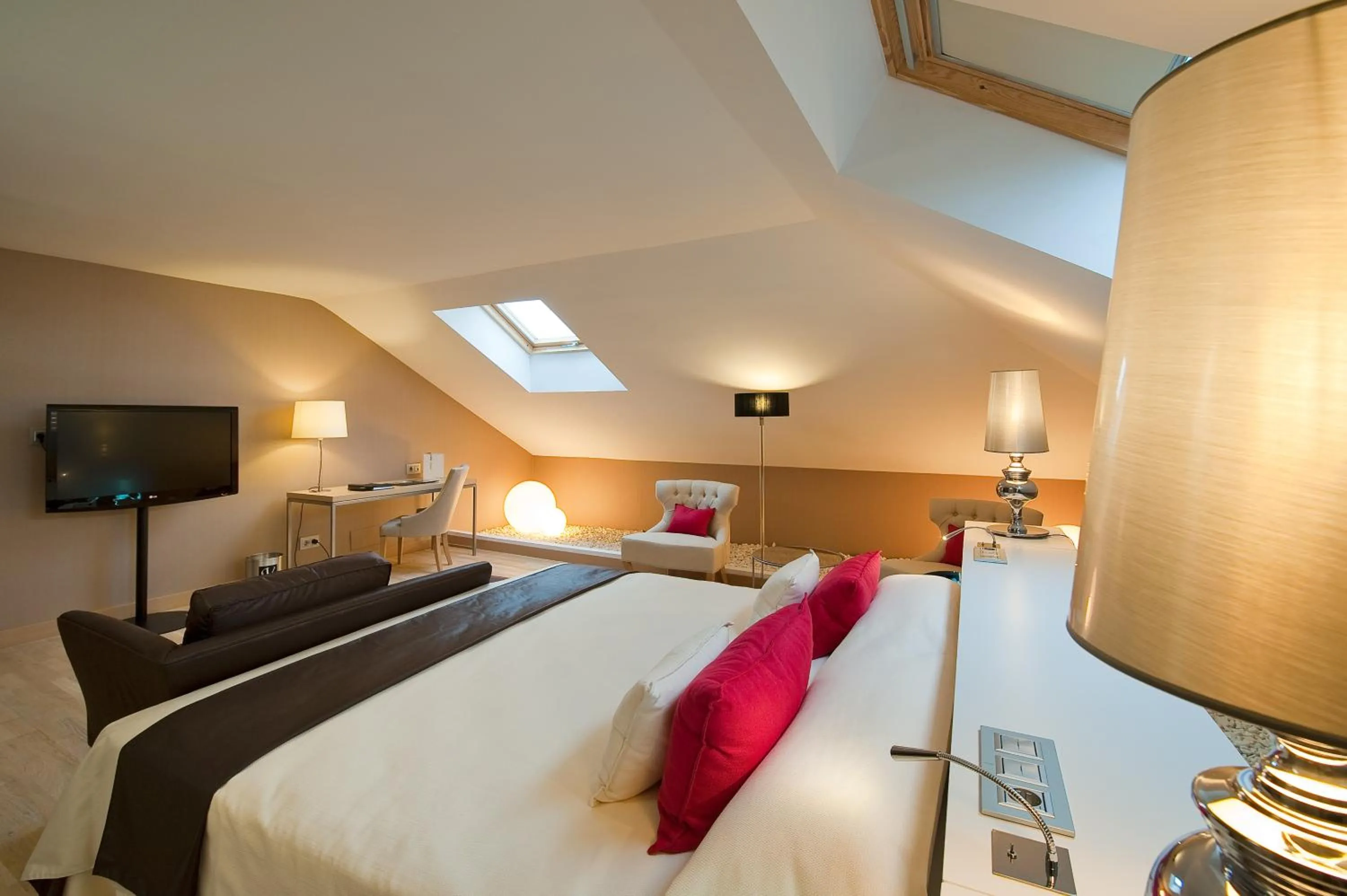 Photo of the whole room, Bed in Vincci Selección Posada del Patio