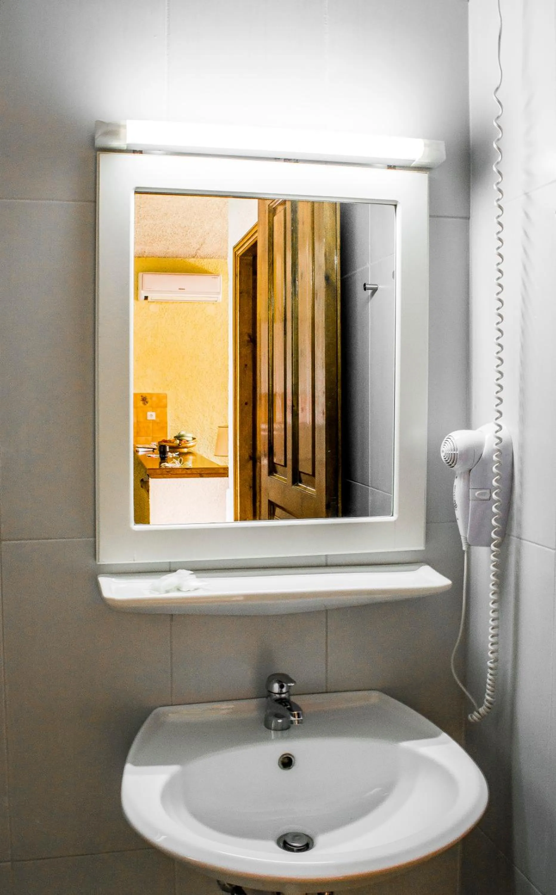 Bathroom in Folies Corfu Town Hotel Apartments