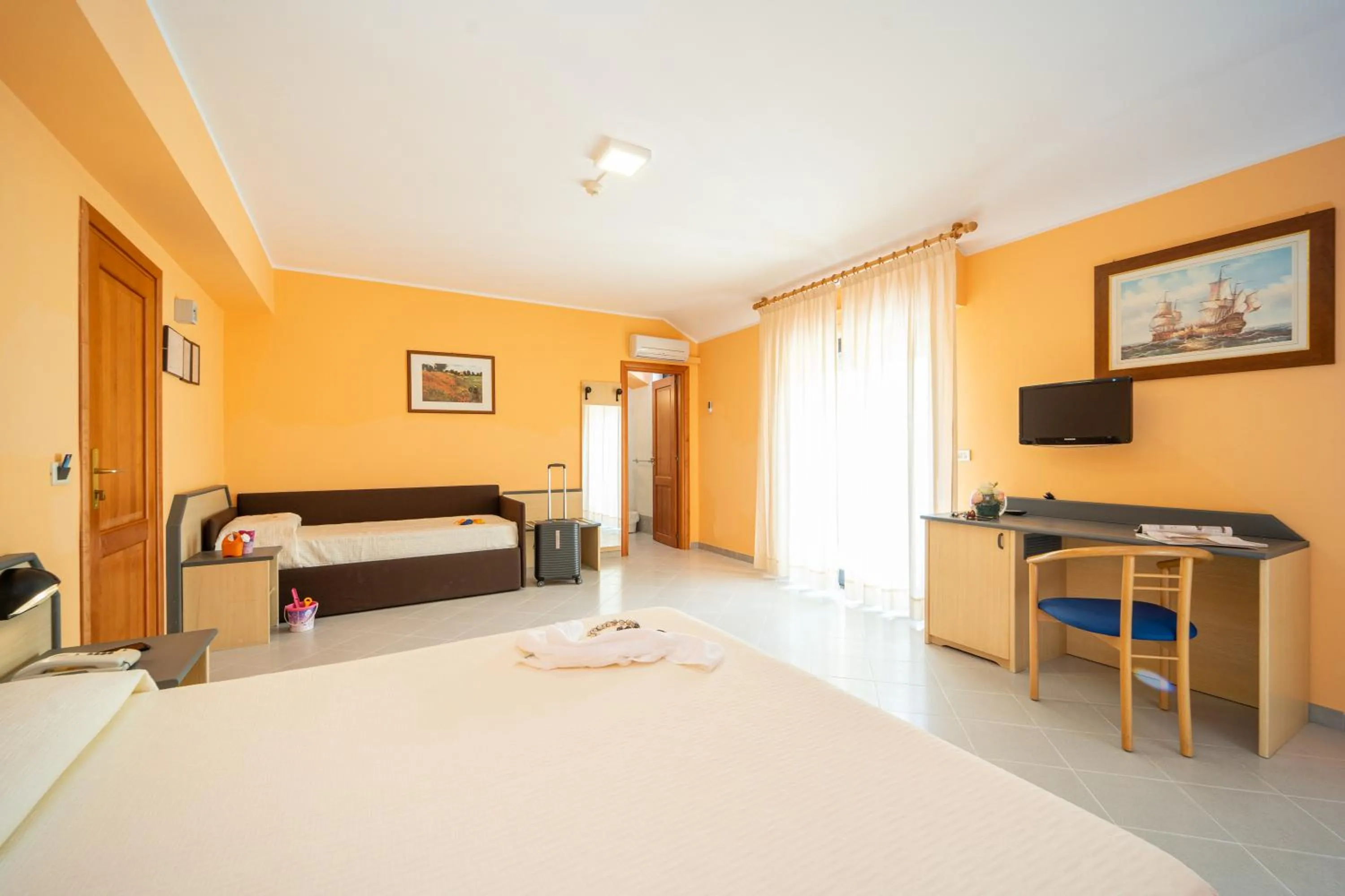 Bedroom, Bed in Hotel La Principessa