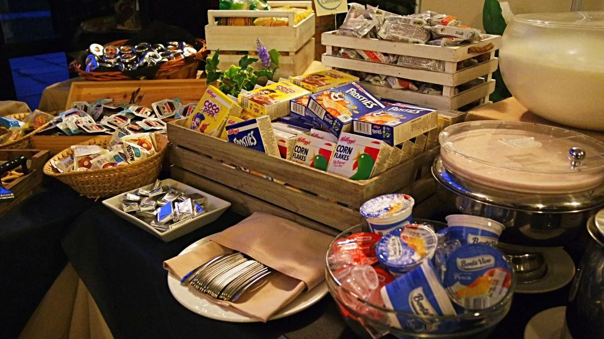 Buffet breakfast in Albergo Della Roccia