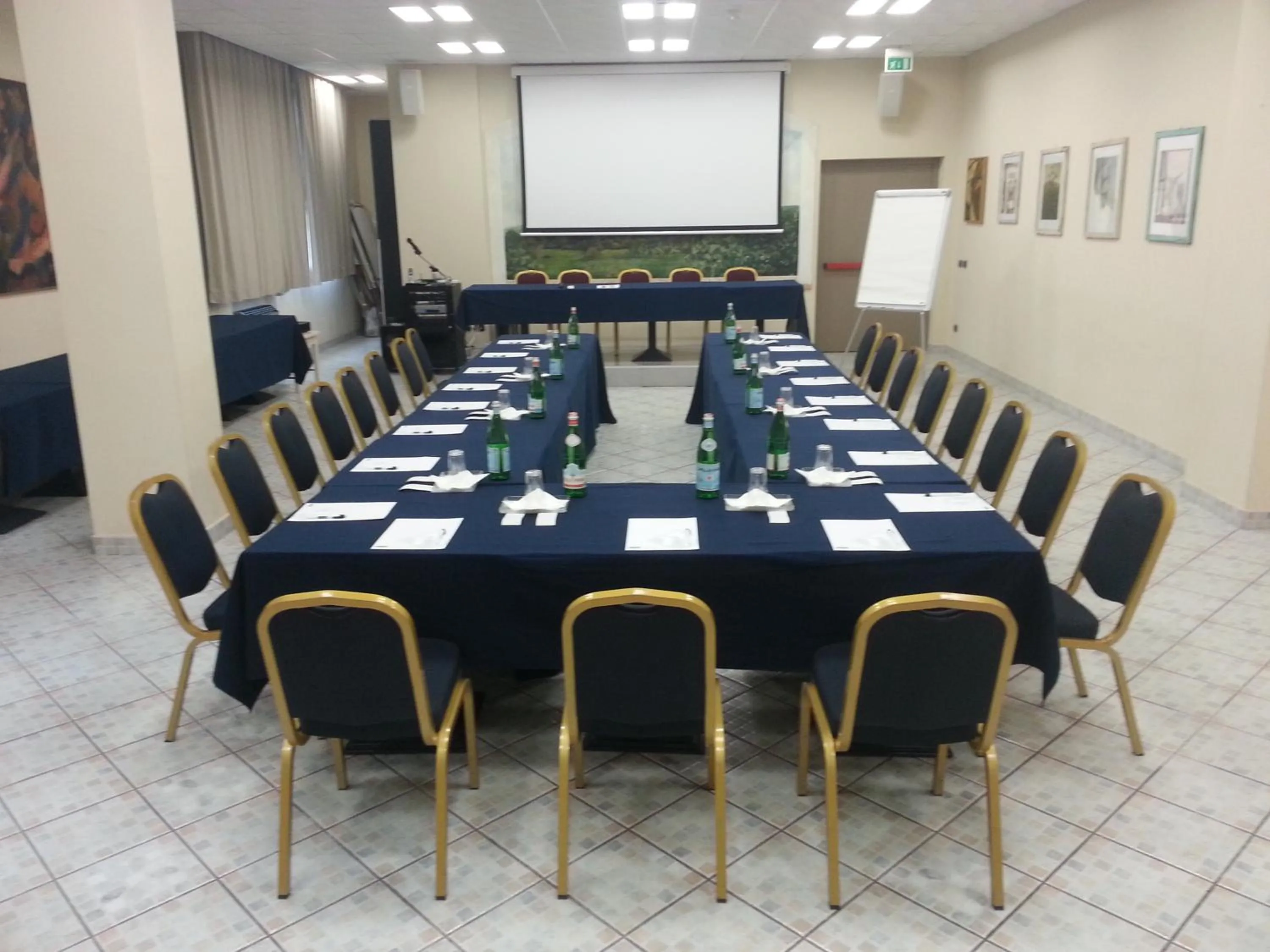 Business facilities in Albergo Della Roccia