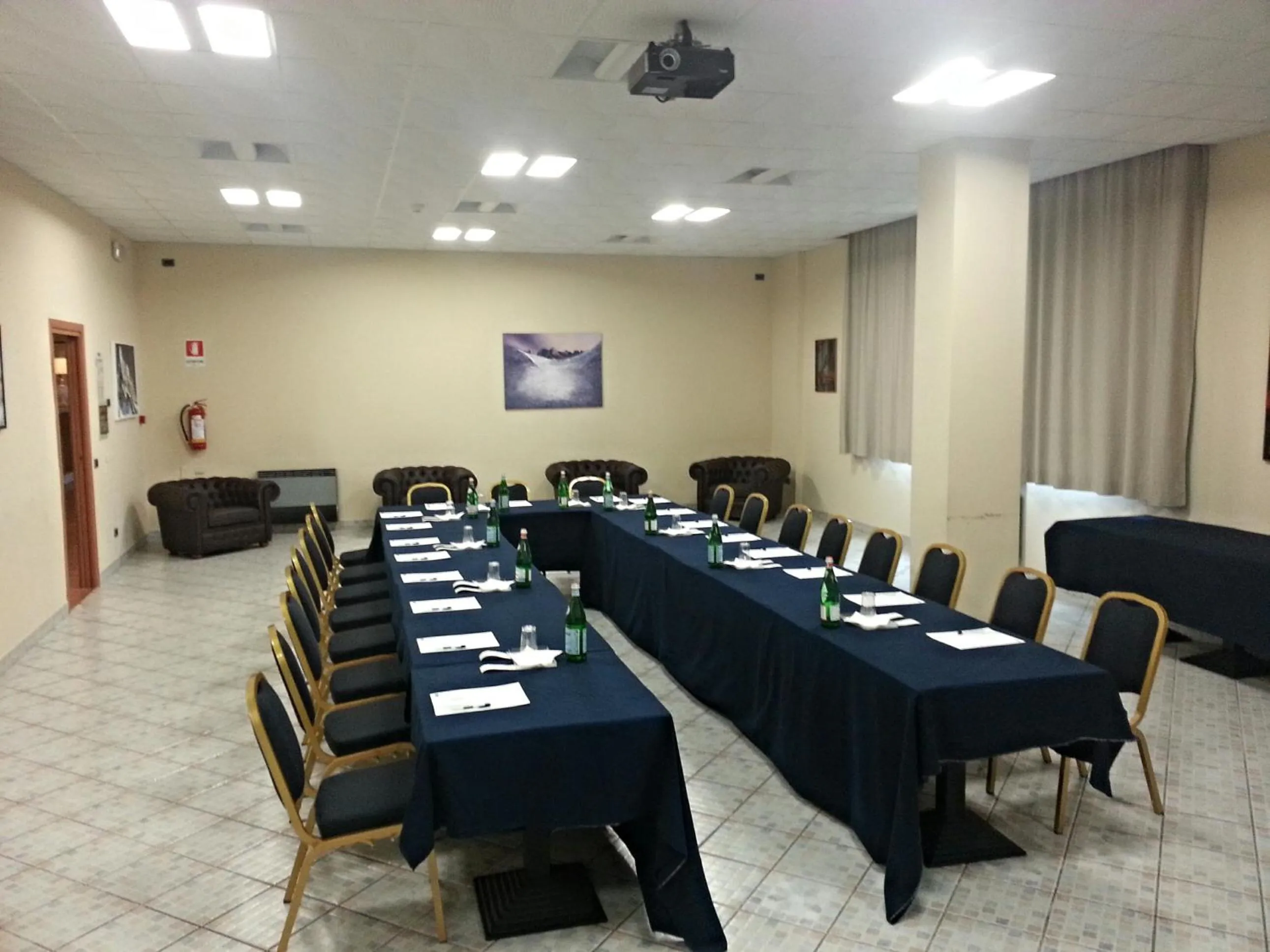 Business facilities in Albergo Della Roccia
