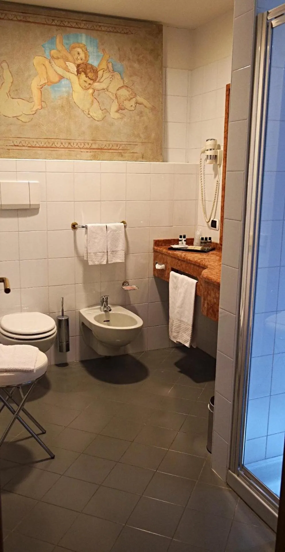 Bathroom in Albergo Della Roccia