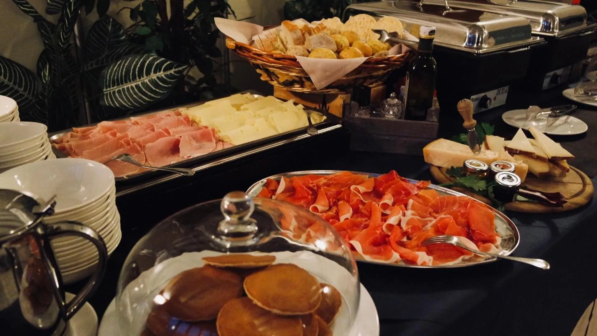 Continental breakfast in Albergo Della Roccia