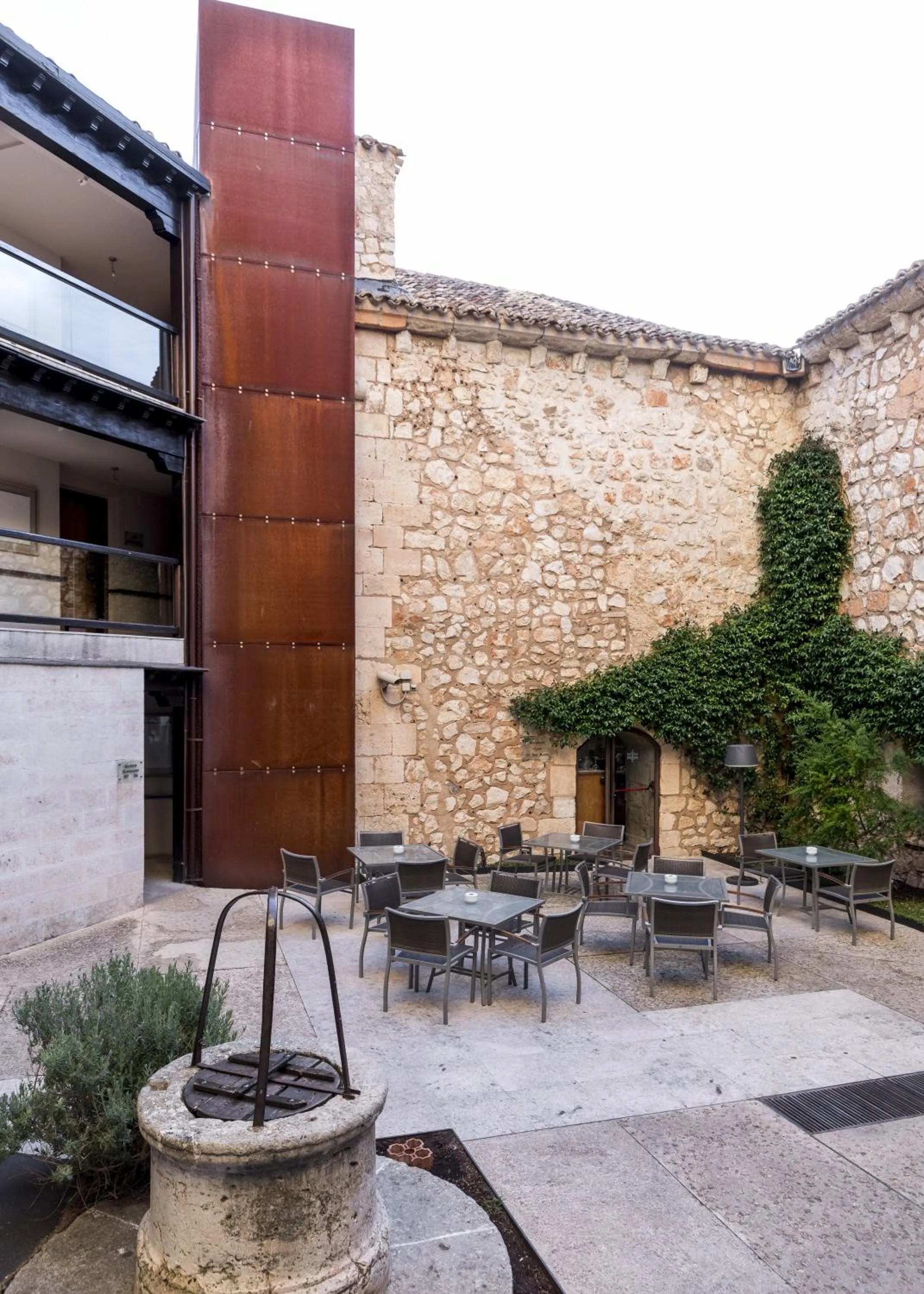 Property building in Parador de Alarcón